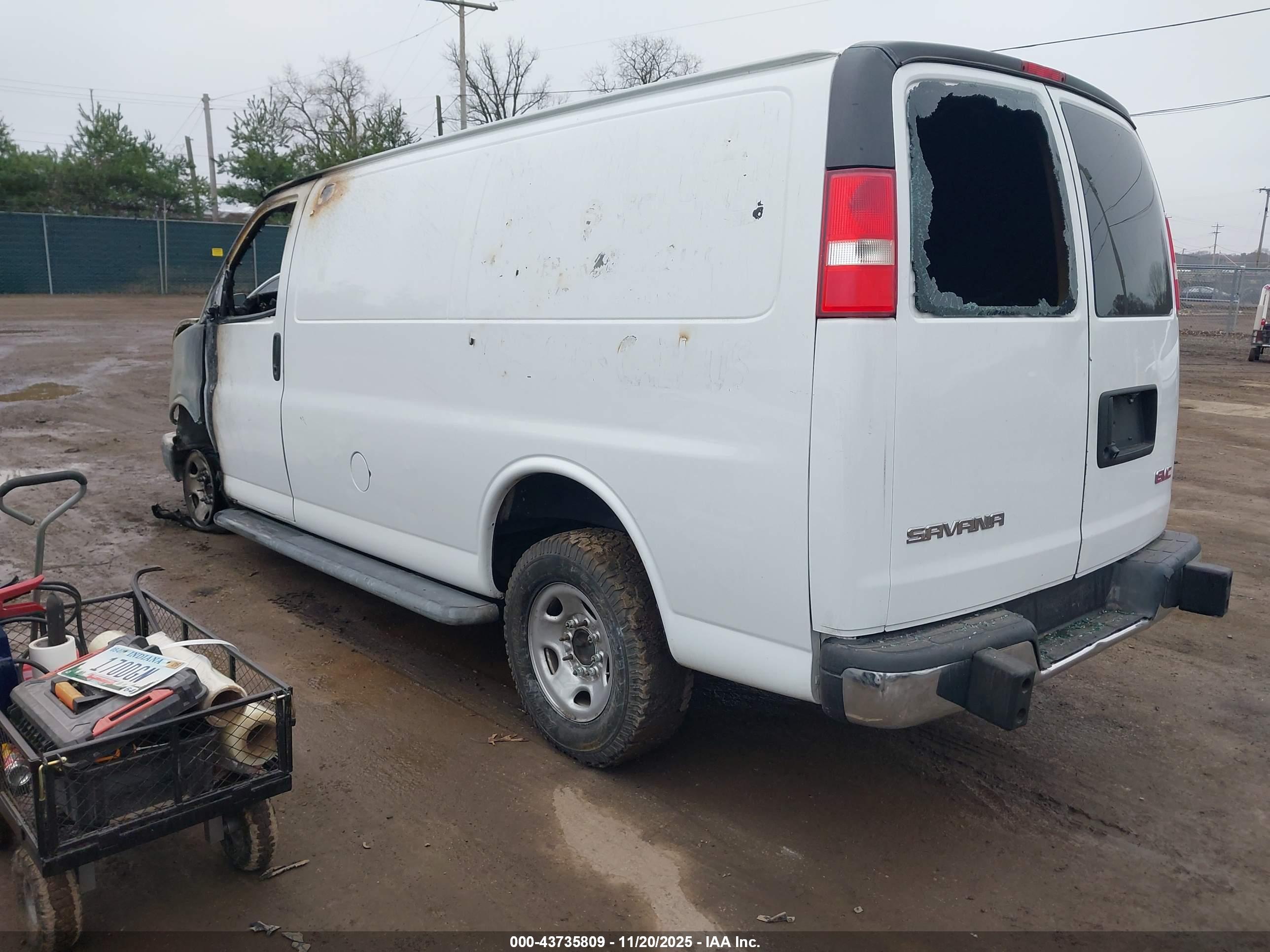 GMC SAVANA image 3