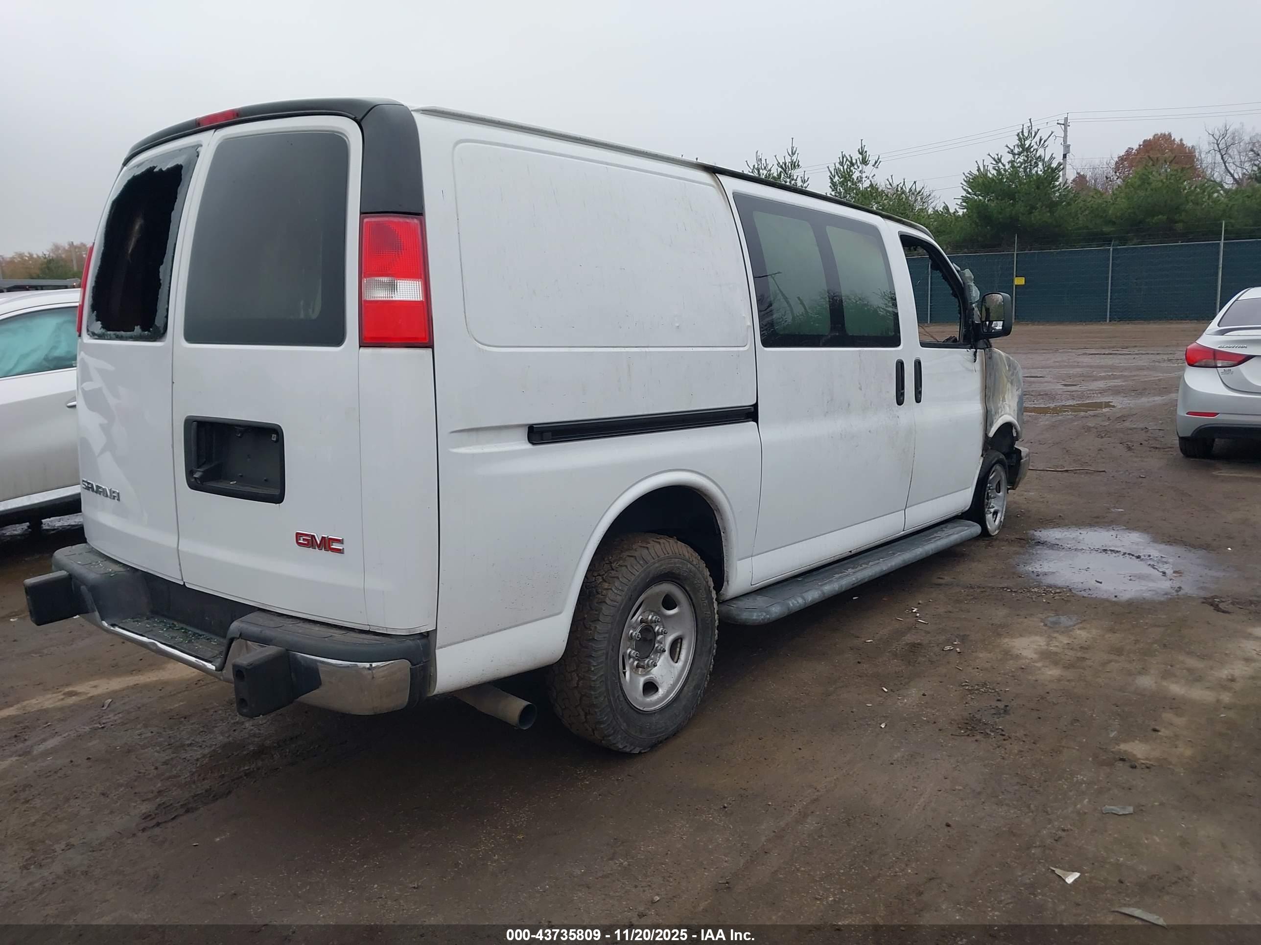 GMC SAVANA image 4