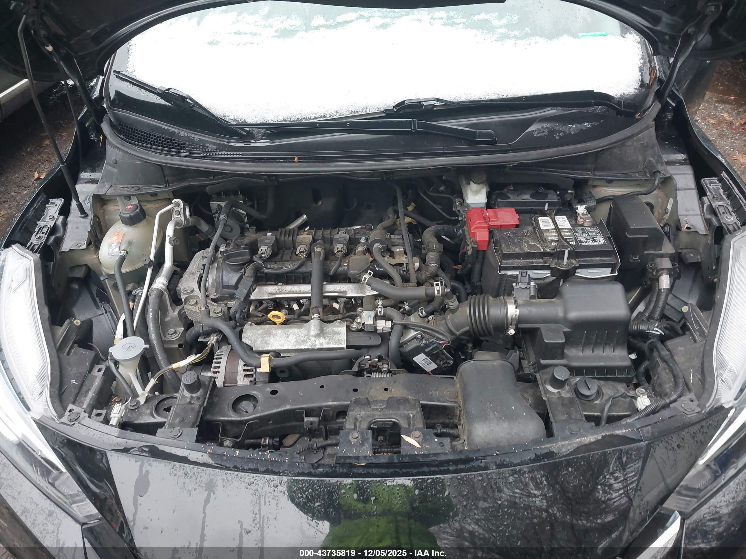 NISSAN VERSA image 10