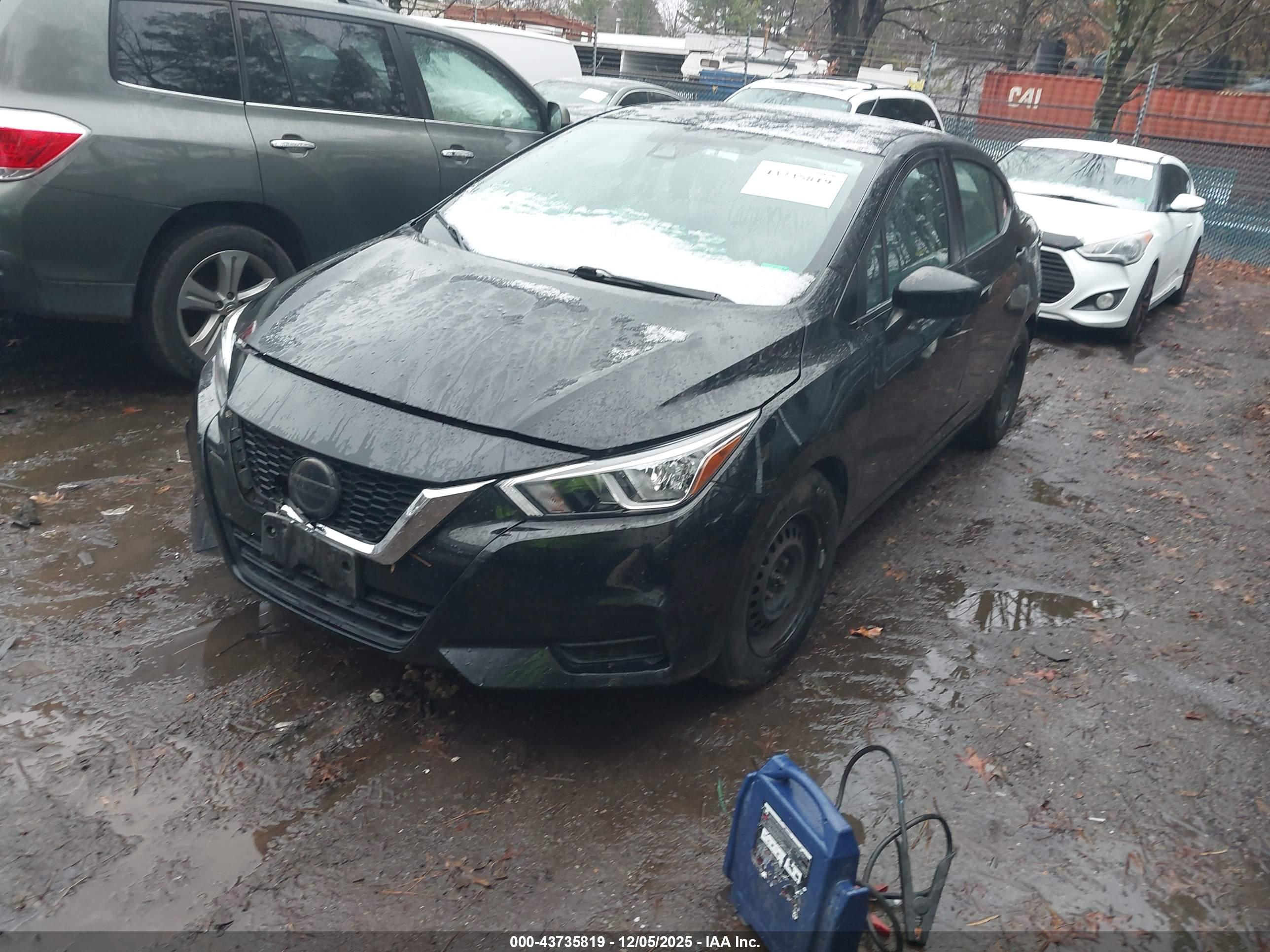 NISSAN VERSA image 2