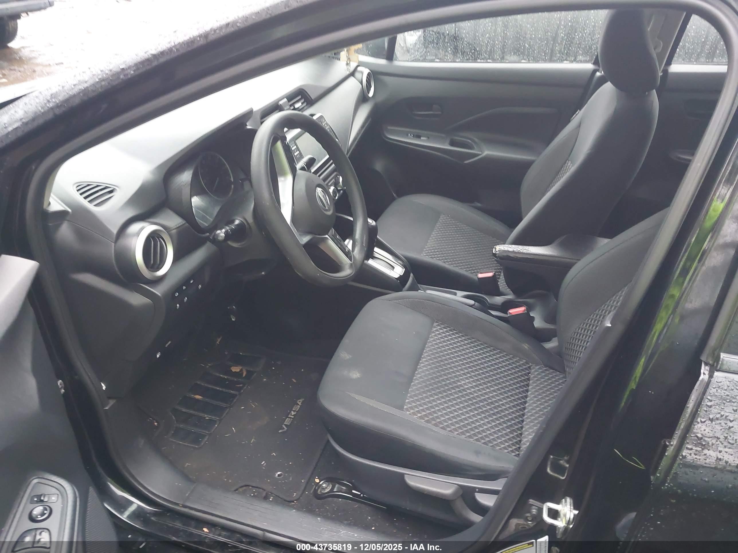 NISSAN VERSA image 5