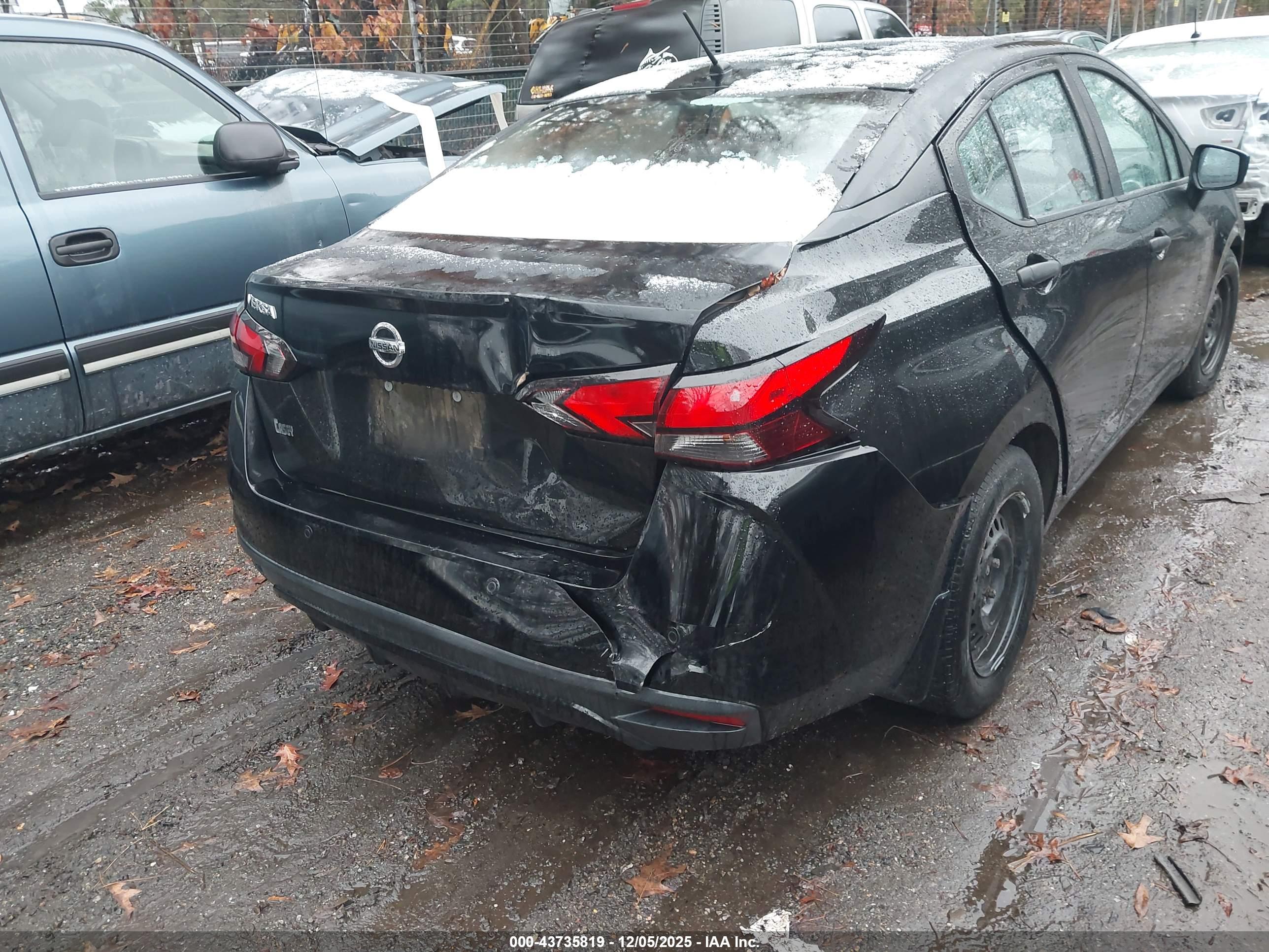 NISSAN VERSA image 6
