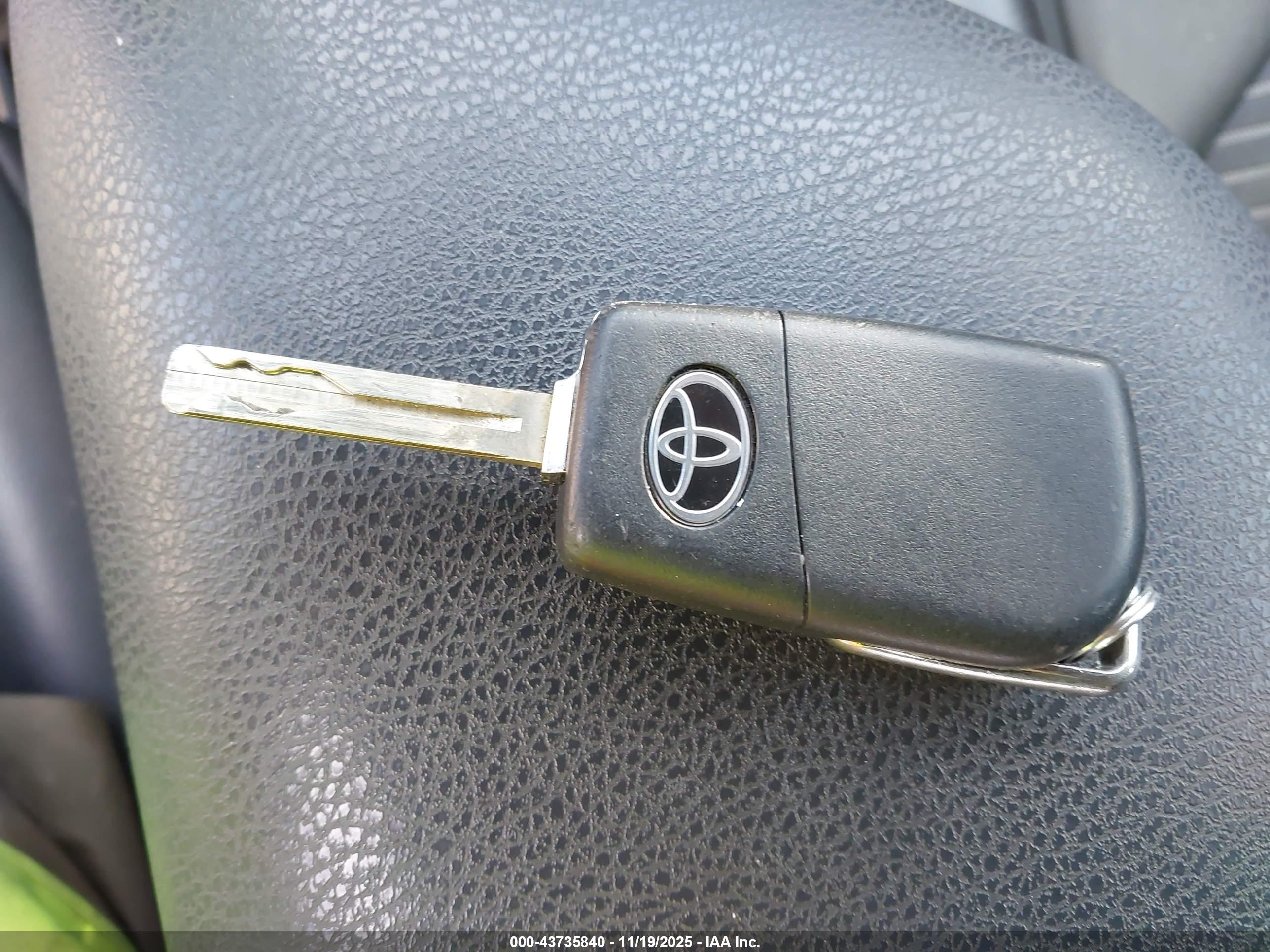 TOYOTA CAMRY image 11