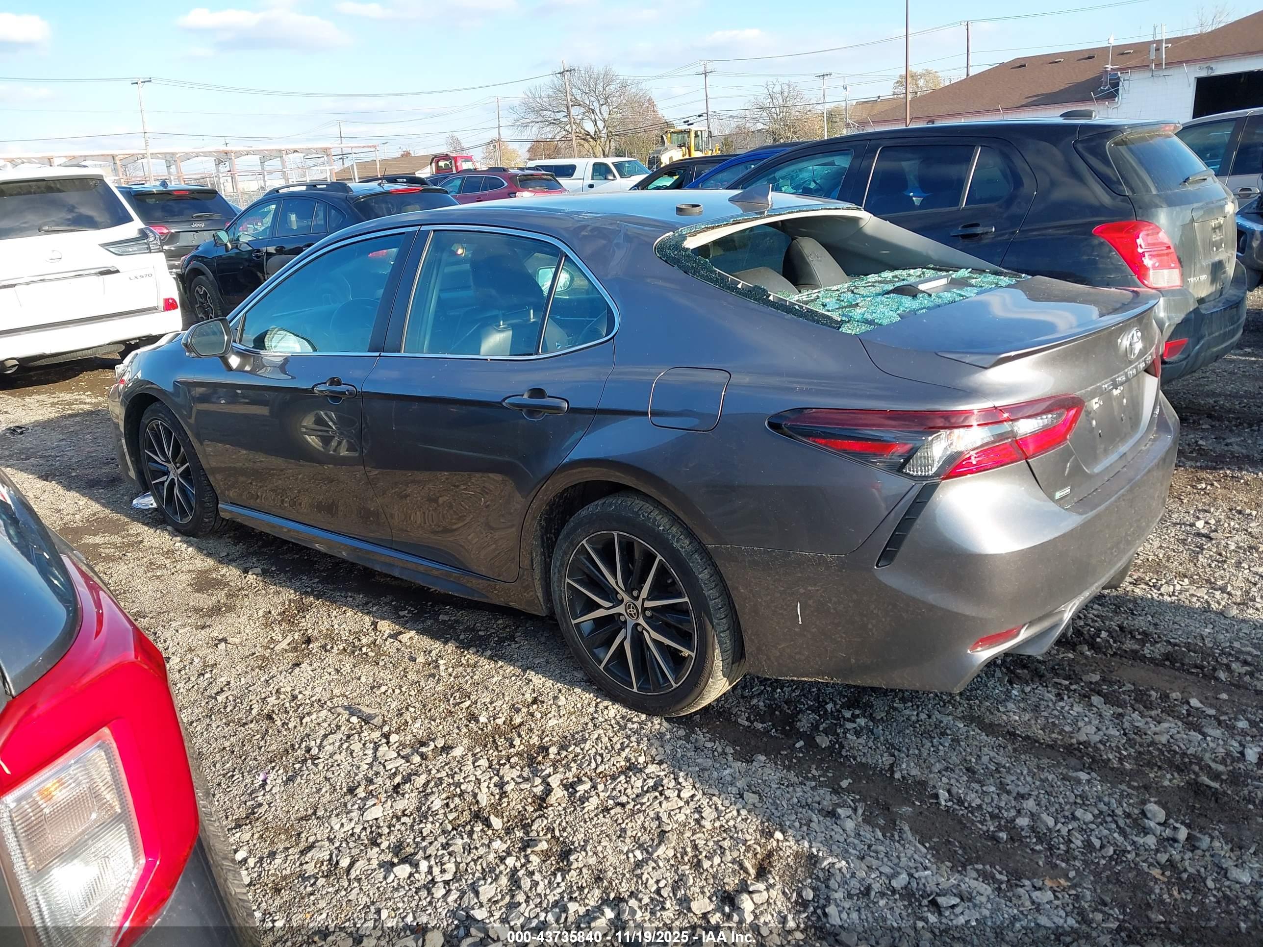 TOYOTA CAMRY image 3