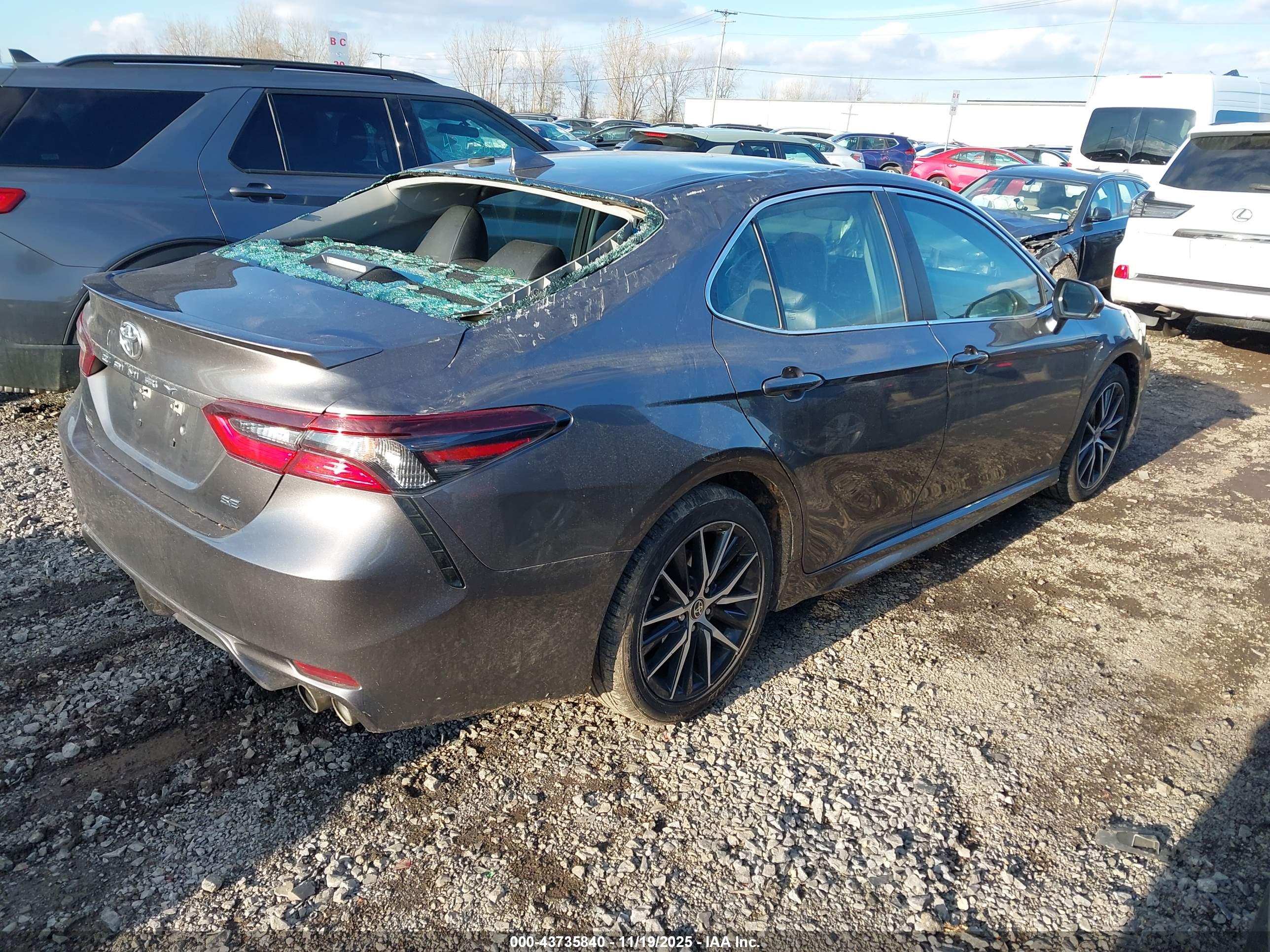 TOYOTA CAMRY image 4