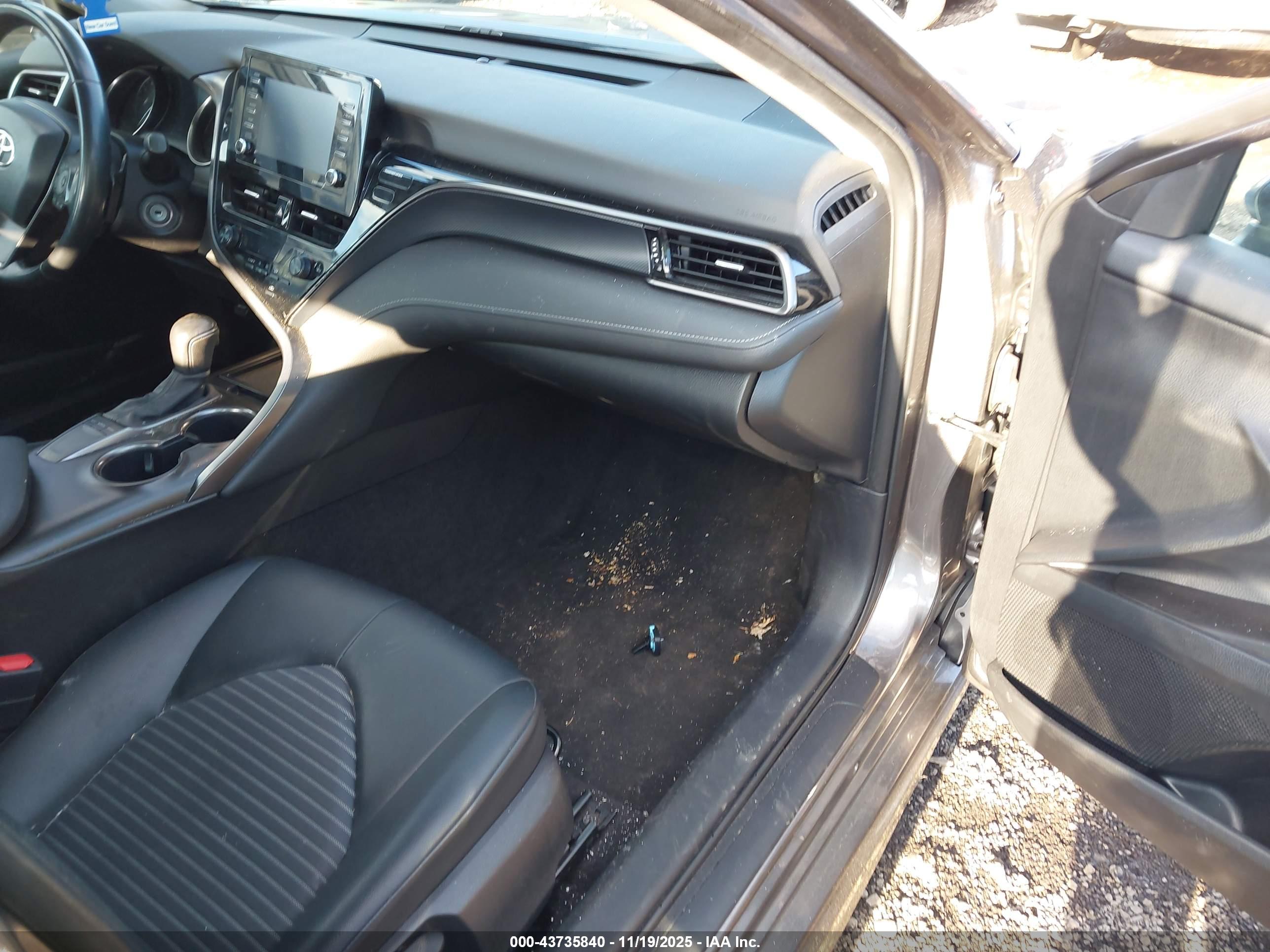 TOYOTA CAMRY image 5