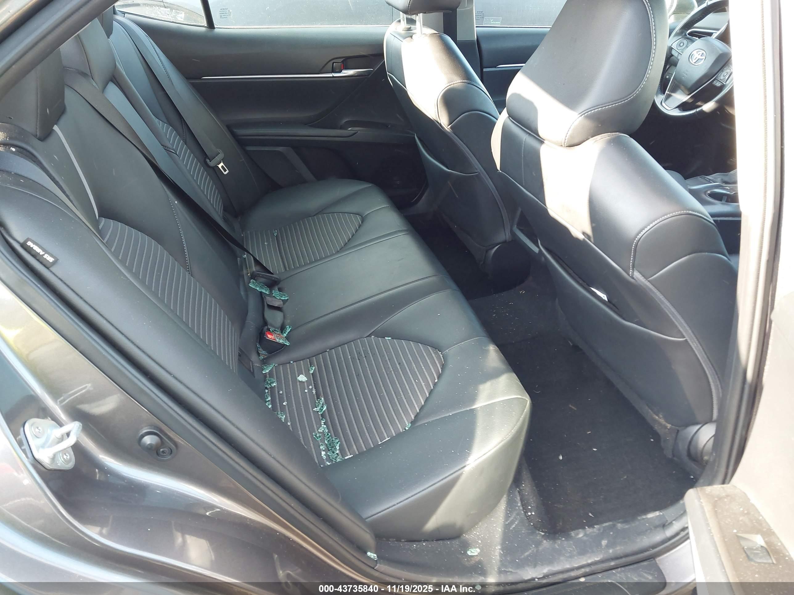 TOYOTA CAMRY image 8