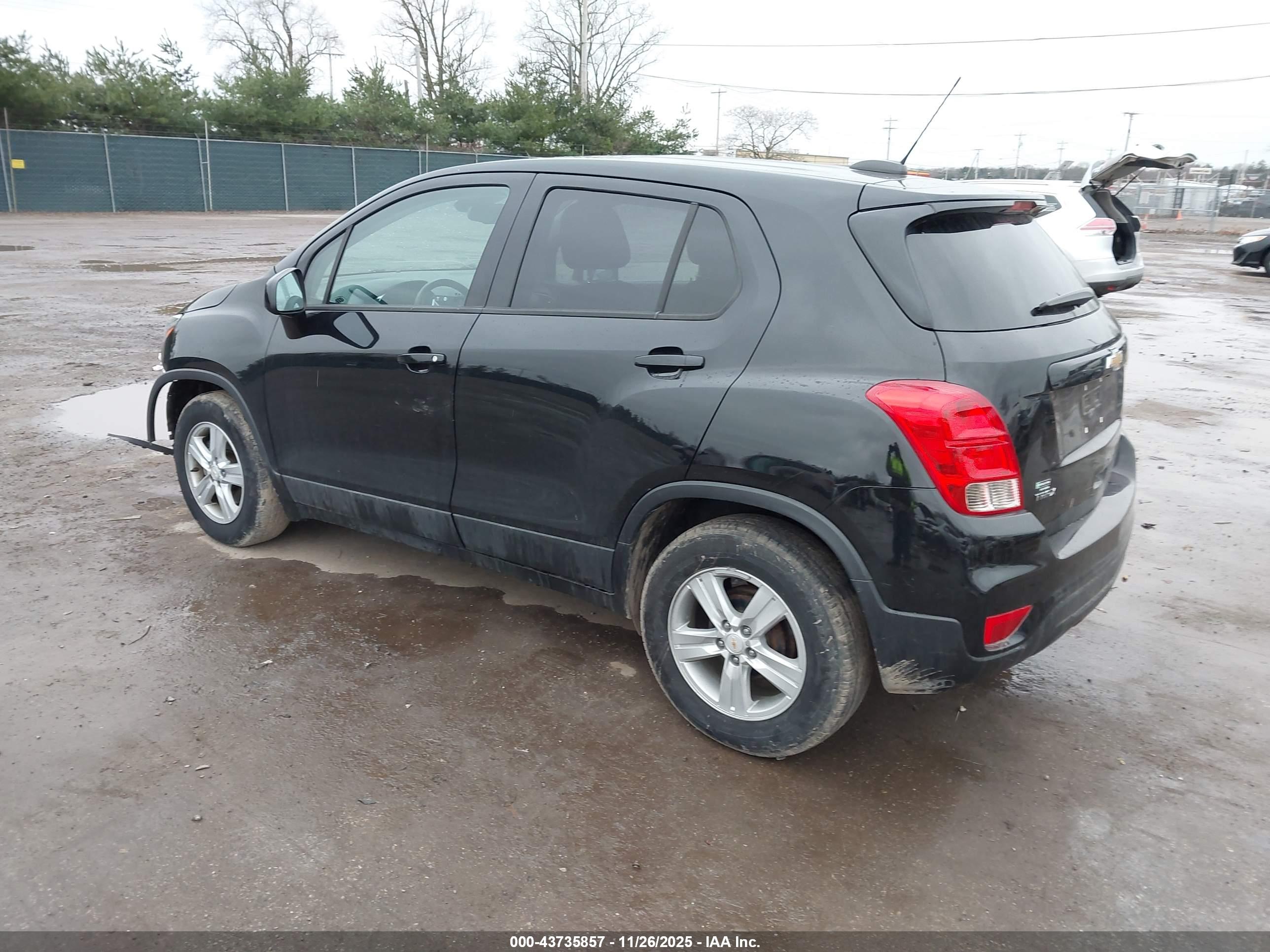 CHEVROLET TRAX image 3
