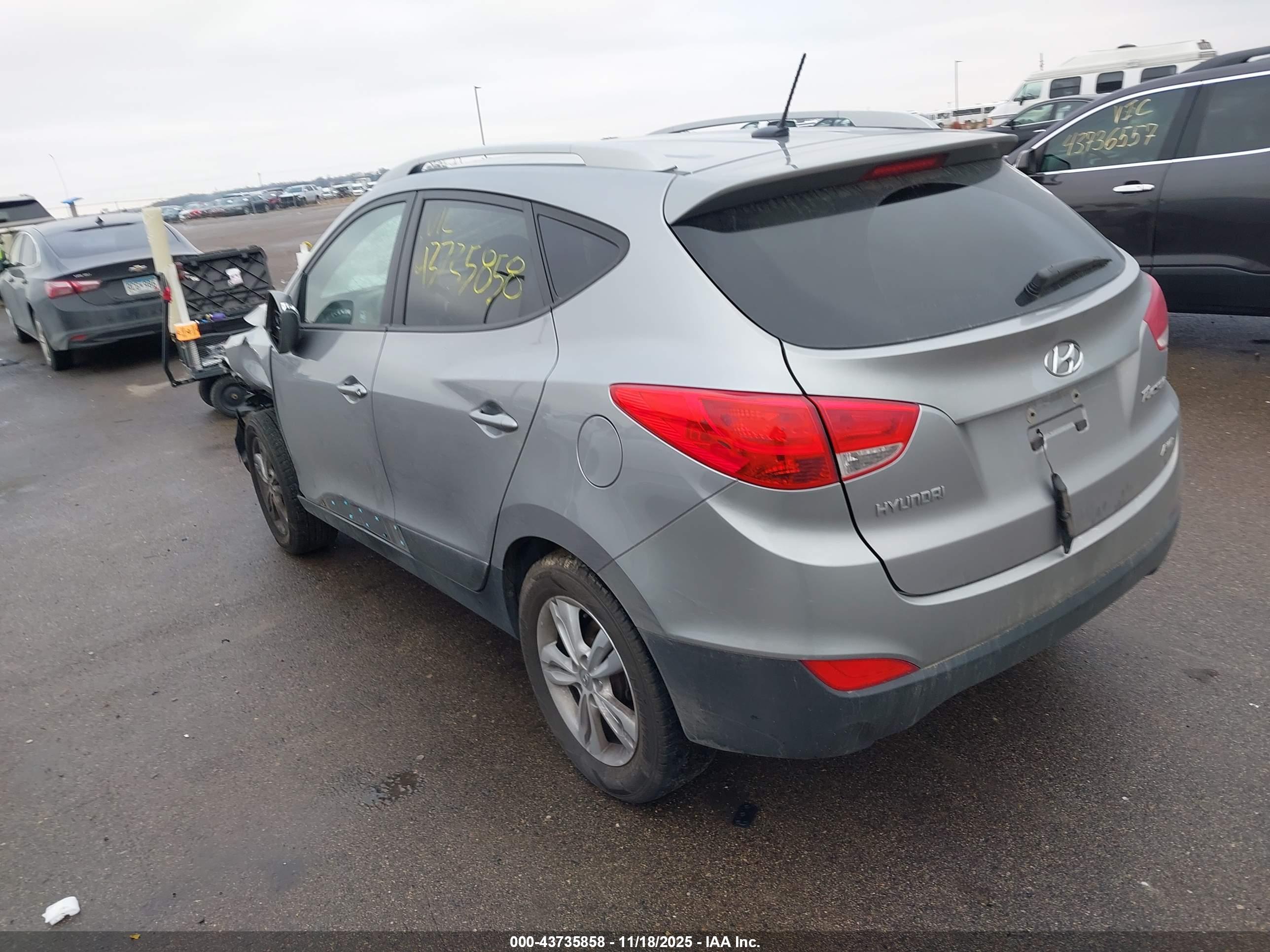 HYUNDAI TUCSON image 3