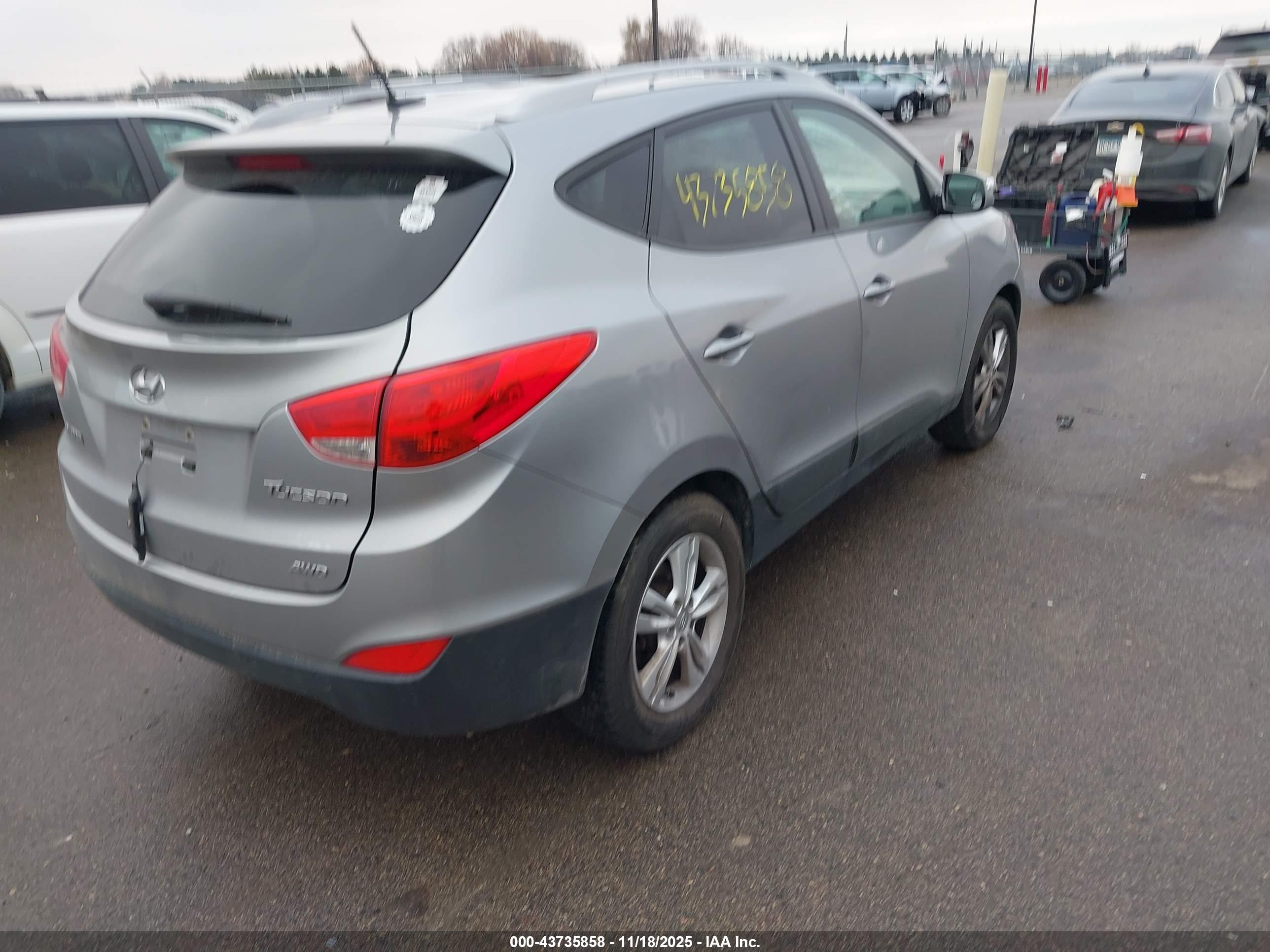 HYUNDAI TUCSON image 4
