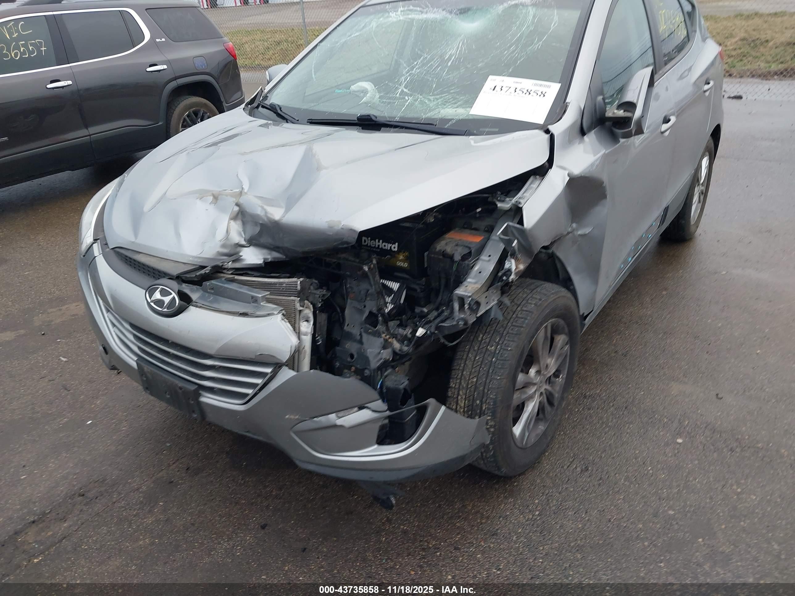 HYUNDAI TUCSON image 6