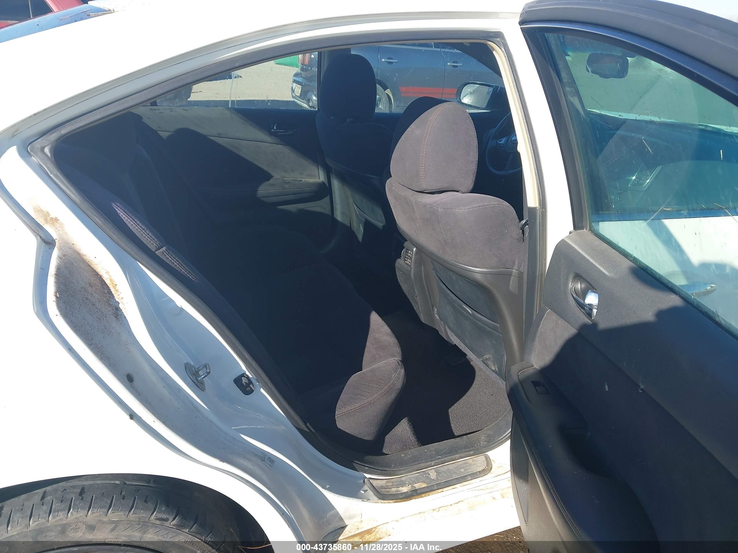 NISSAN MAXIMA image 8