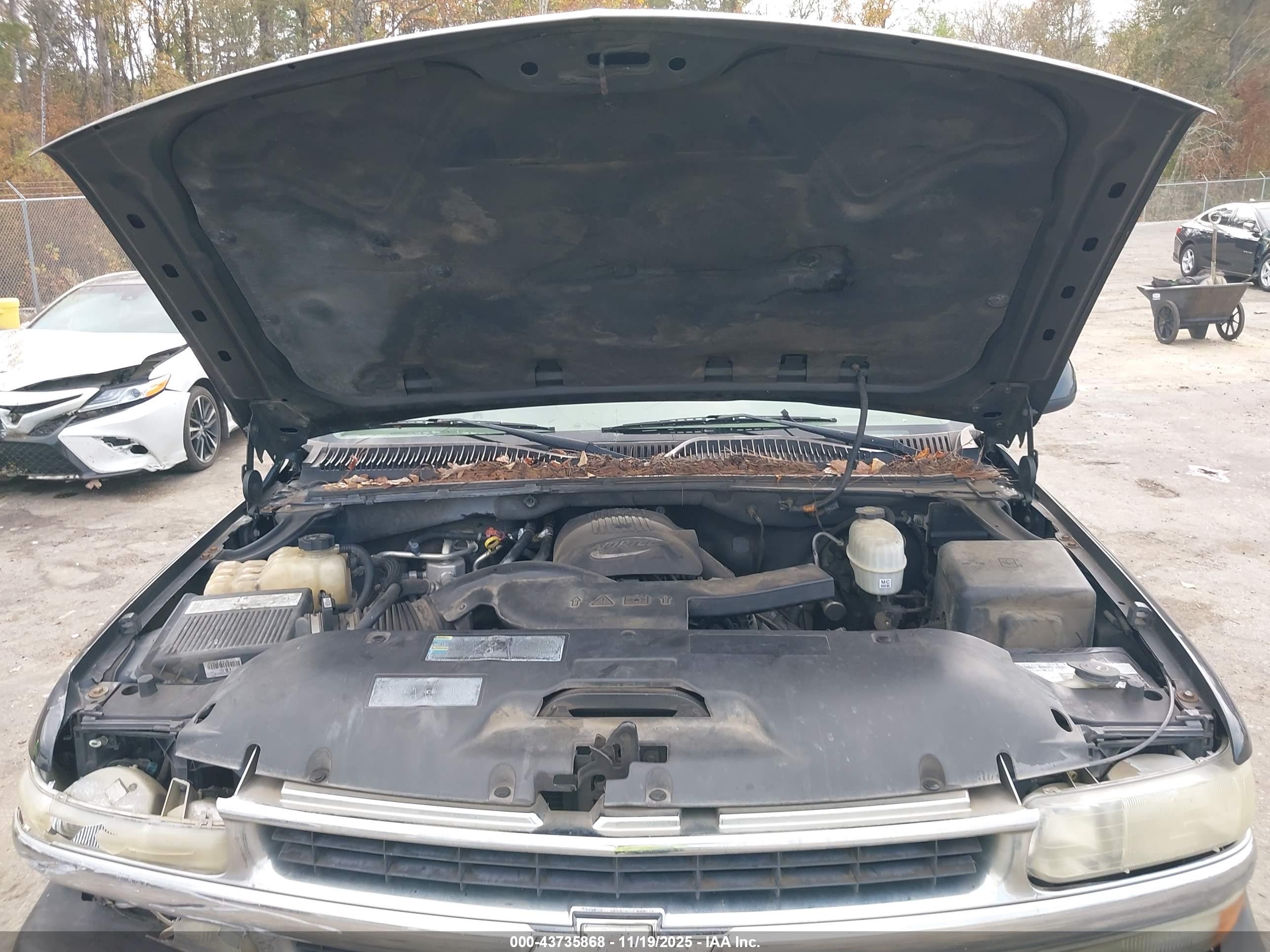 CHEVROLET TAHOE image 10