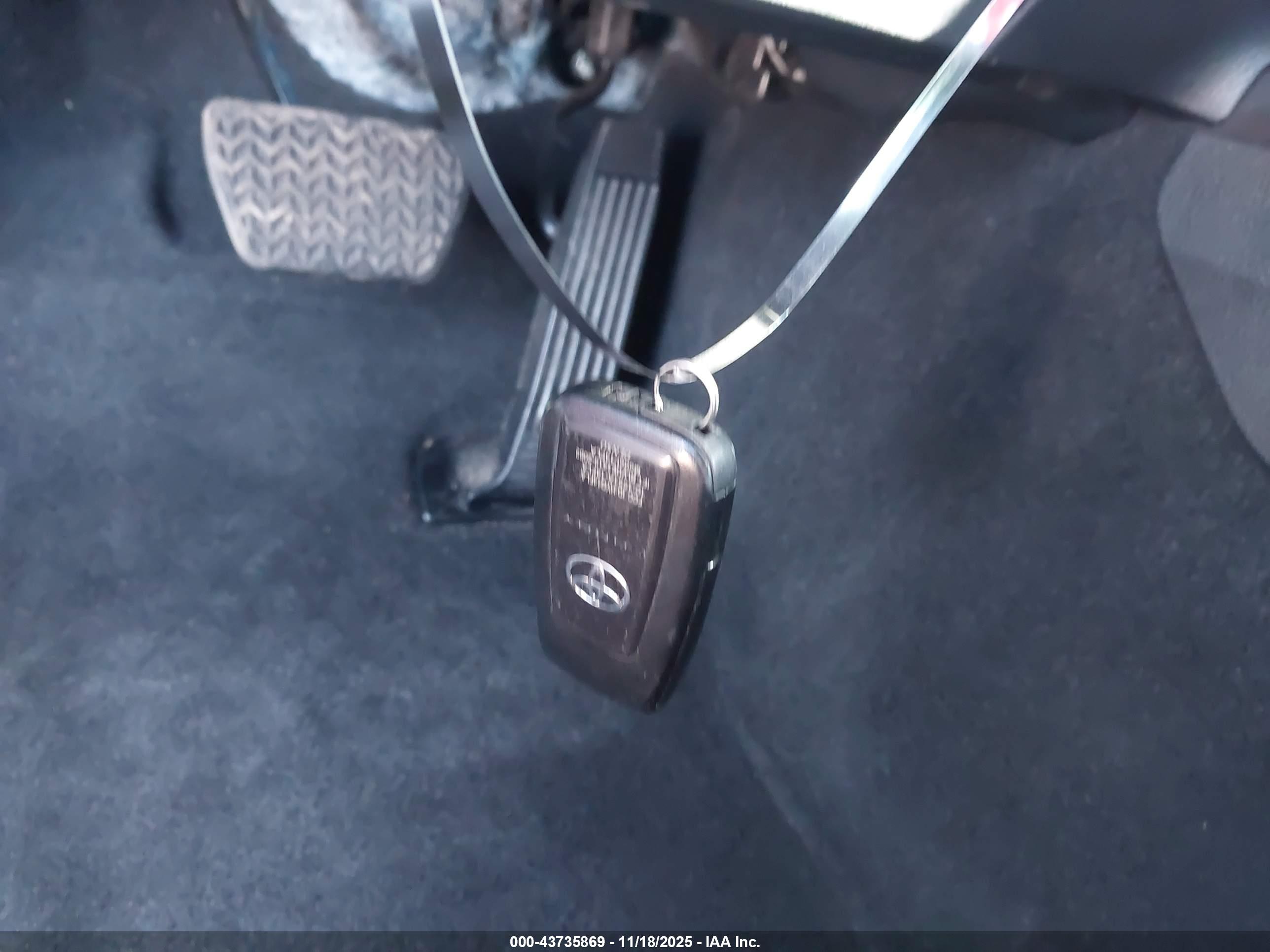TOYOTA CAMRY image 11
