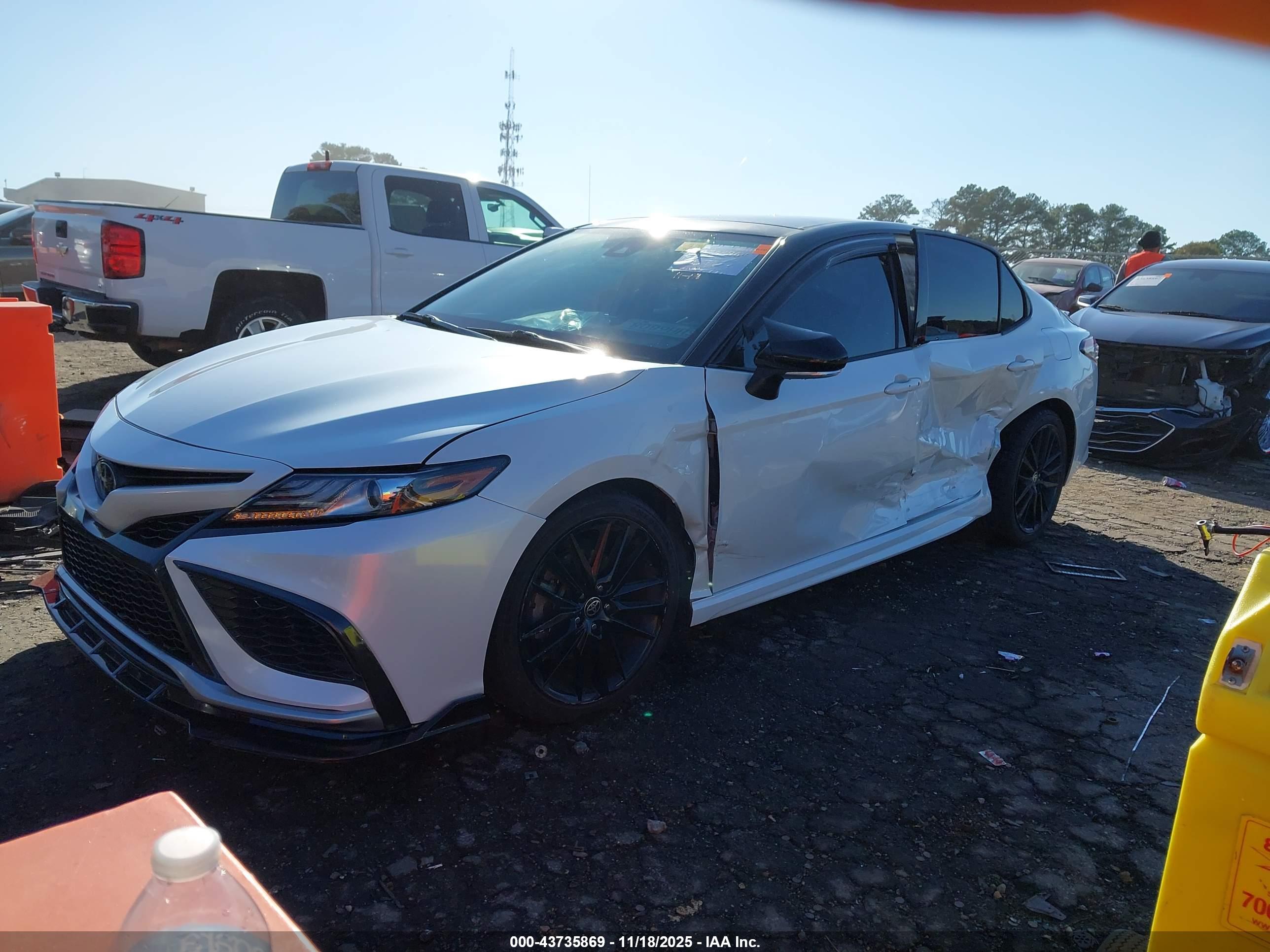 TOYOTA CAMRY image 2