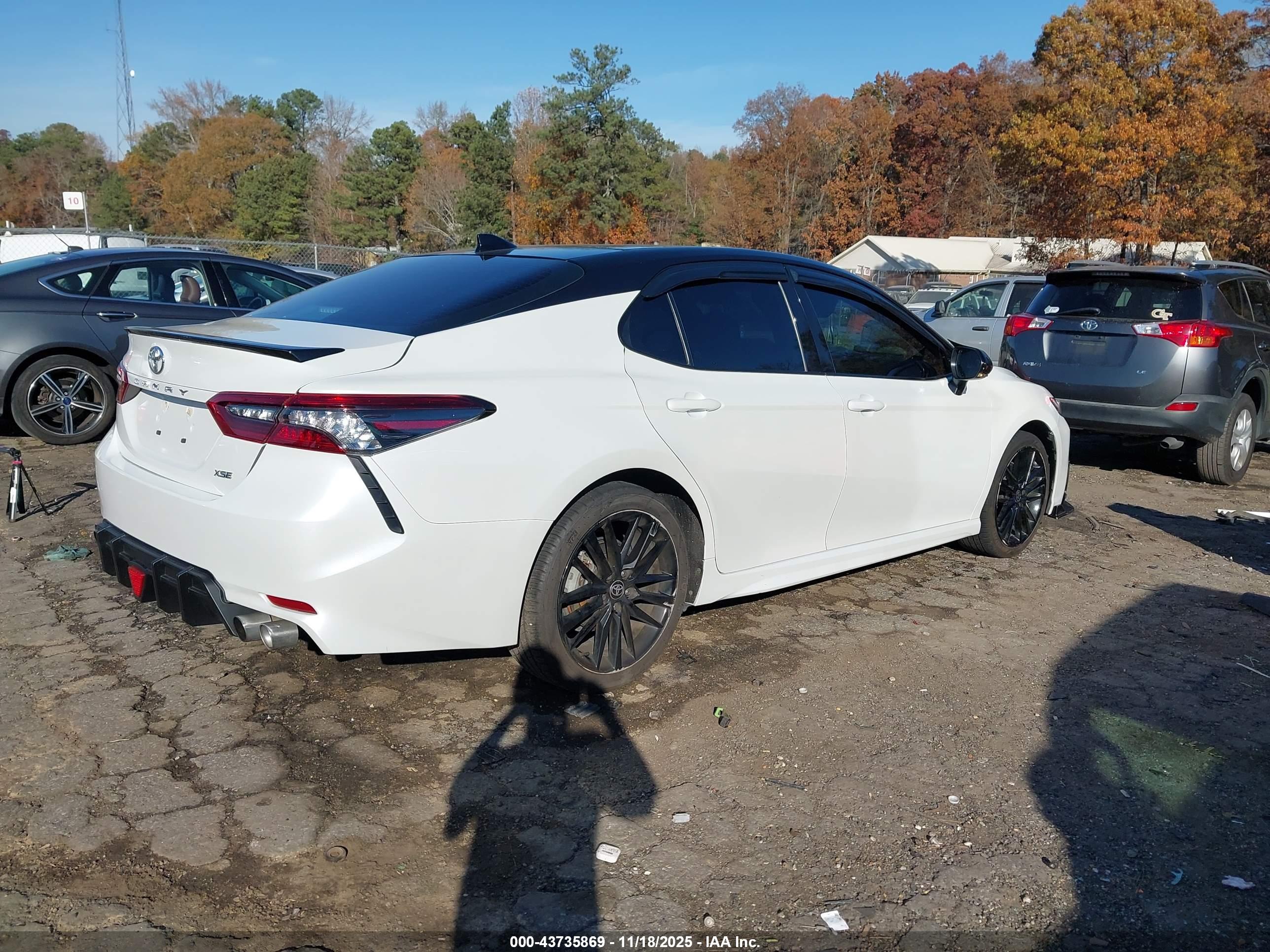 TOYOTA CAMRY image 4