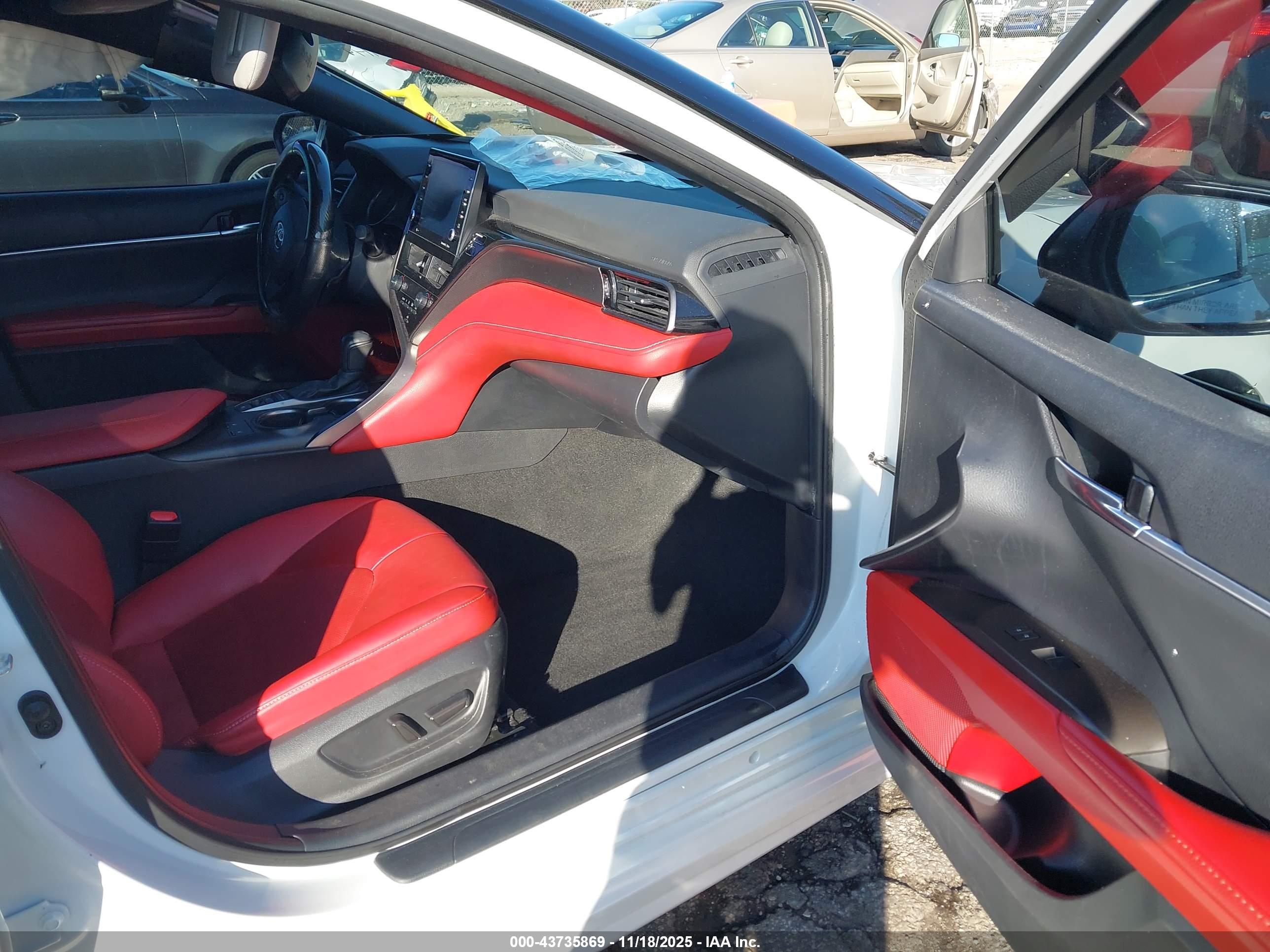 TOYOTA CAMRY image 5