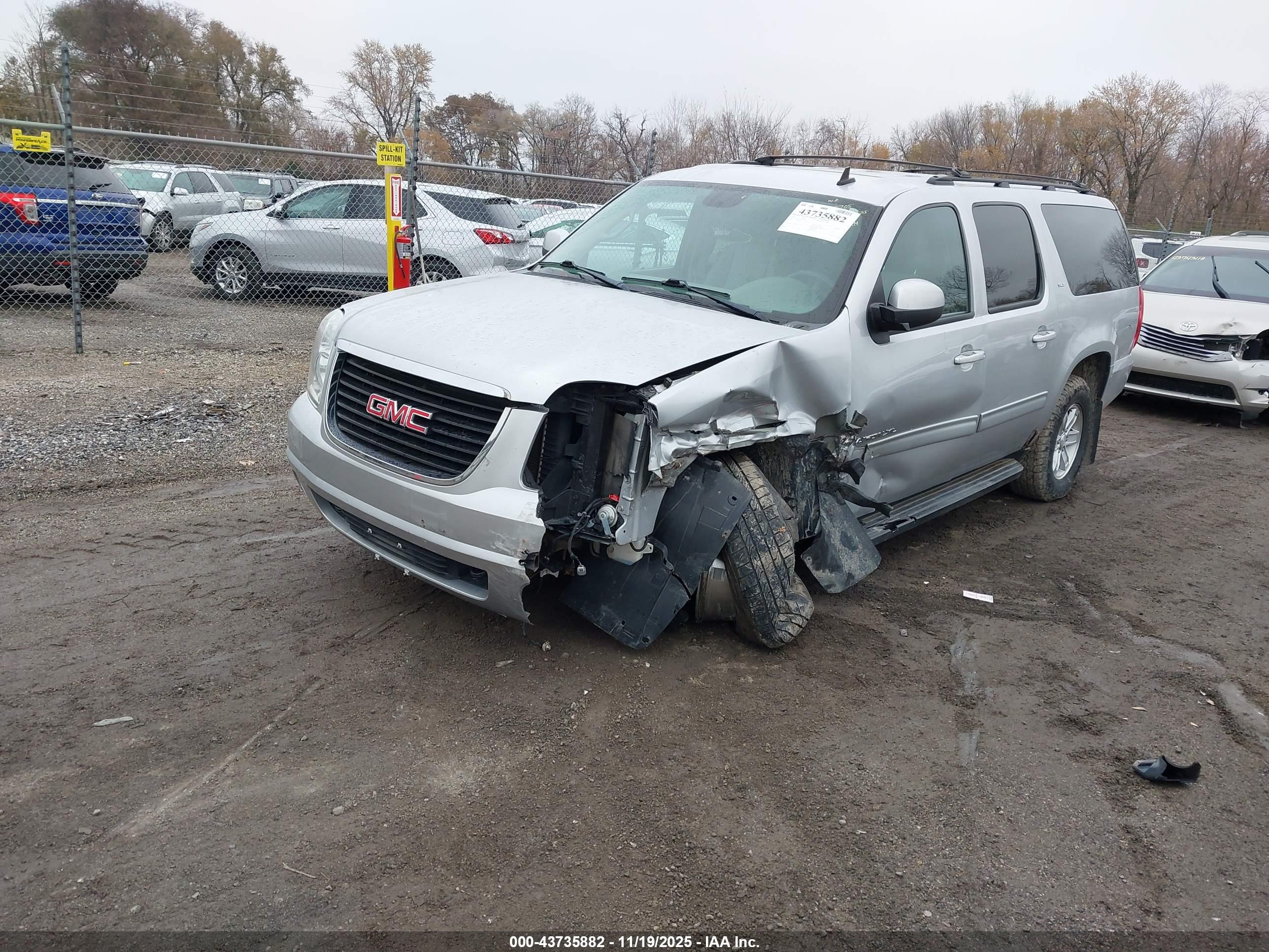 GMC YUKON image 2