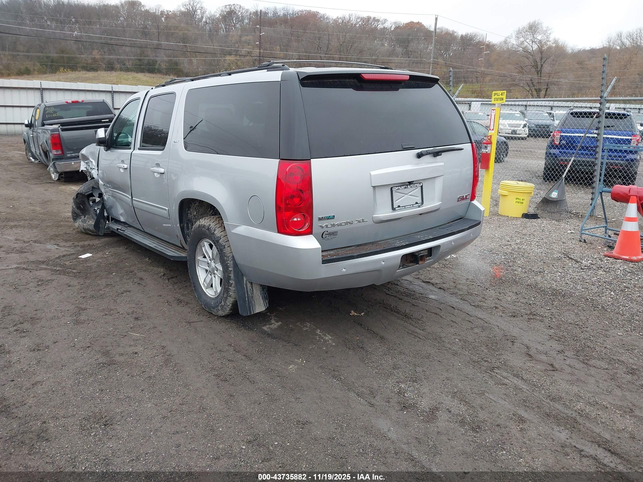 GMC YUKON image 3