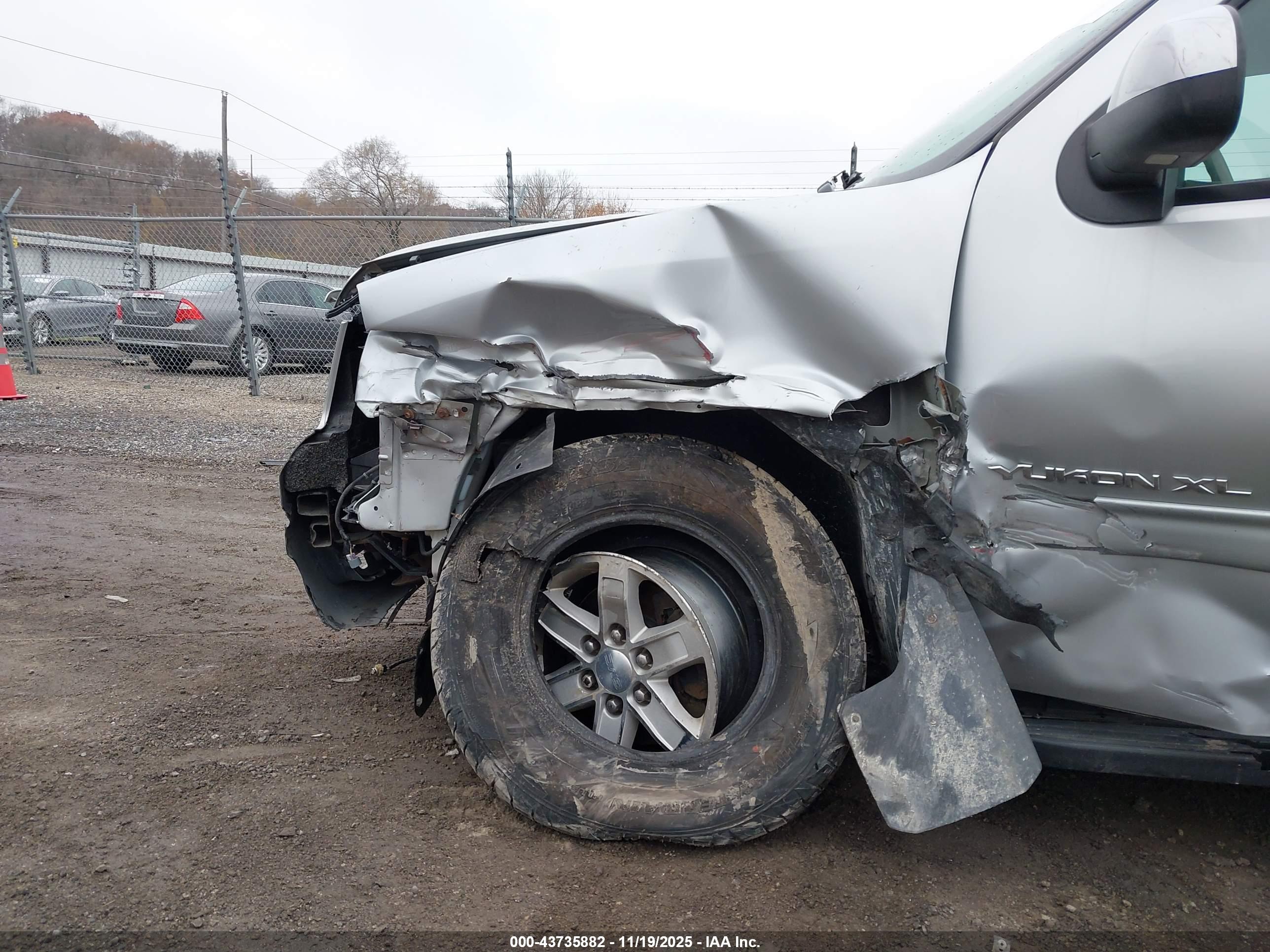 GMC YUKON image 6