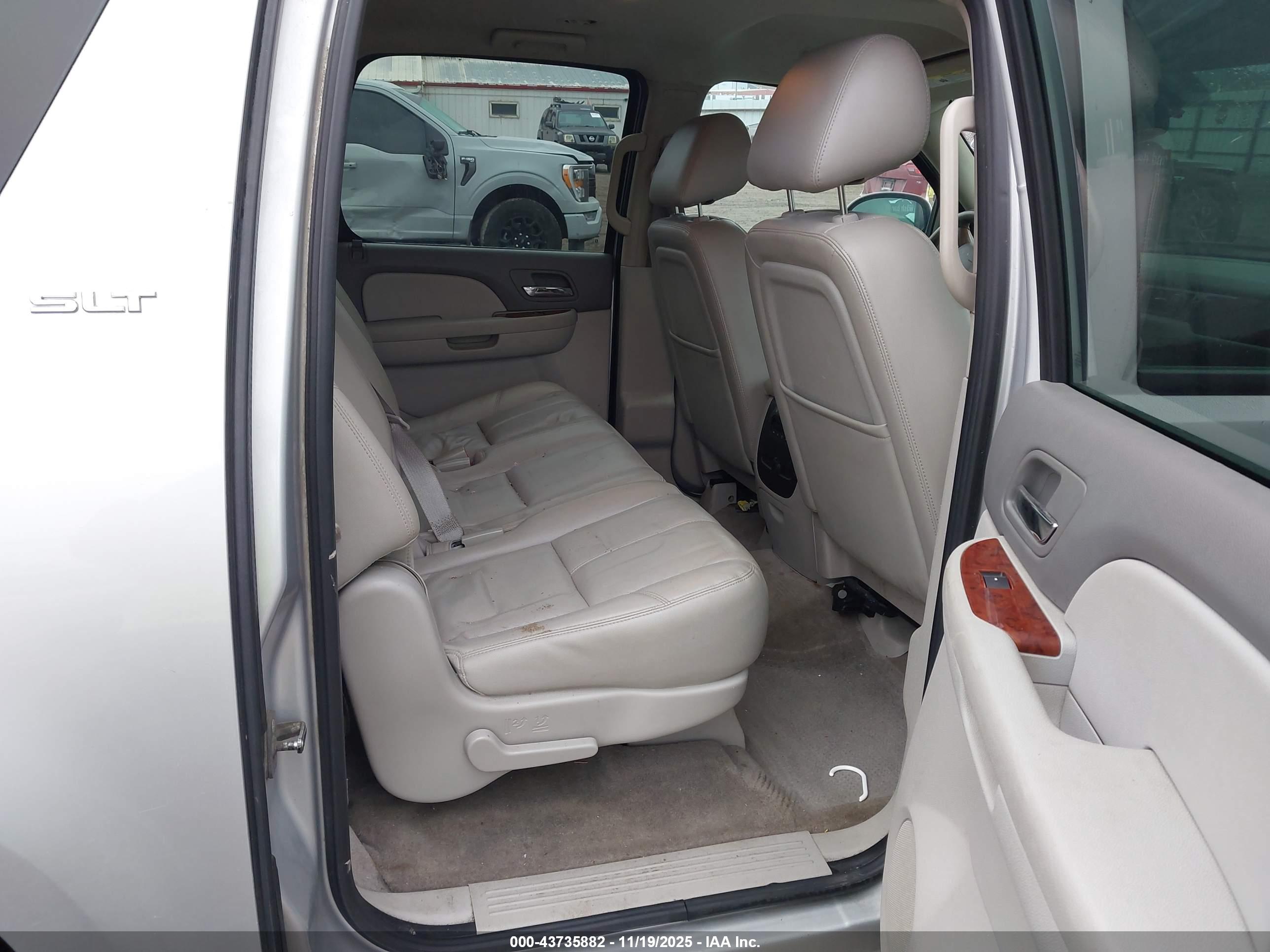 GMC YUKON image 8