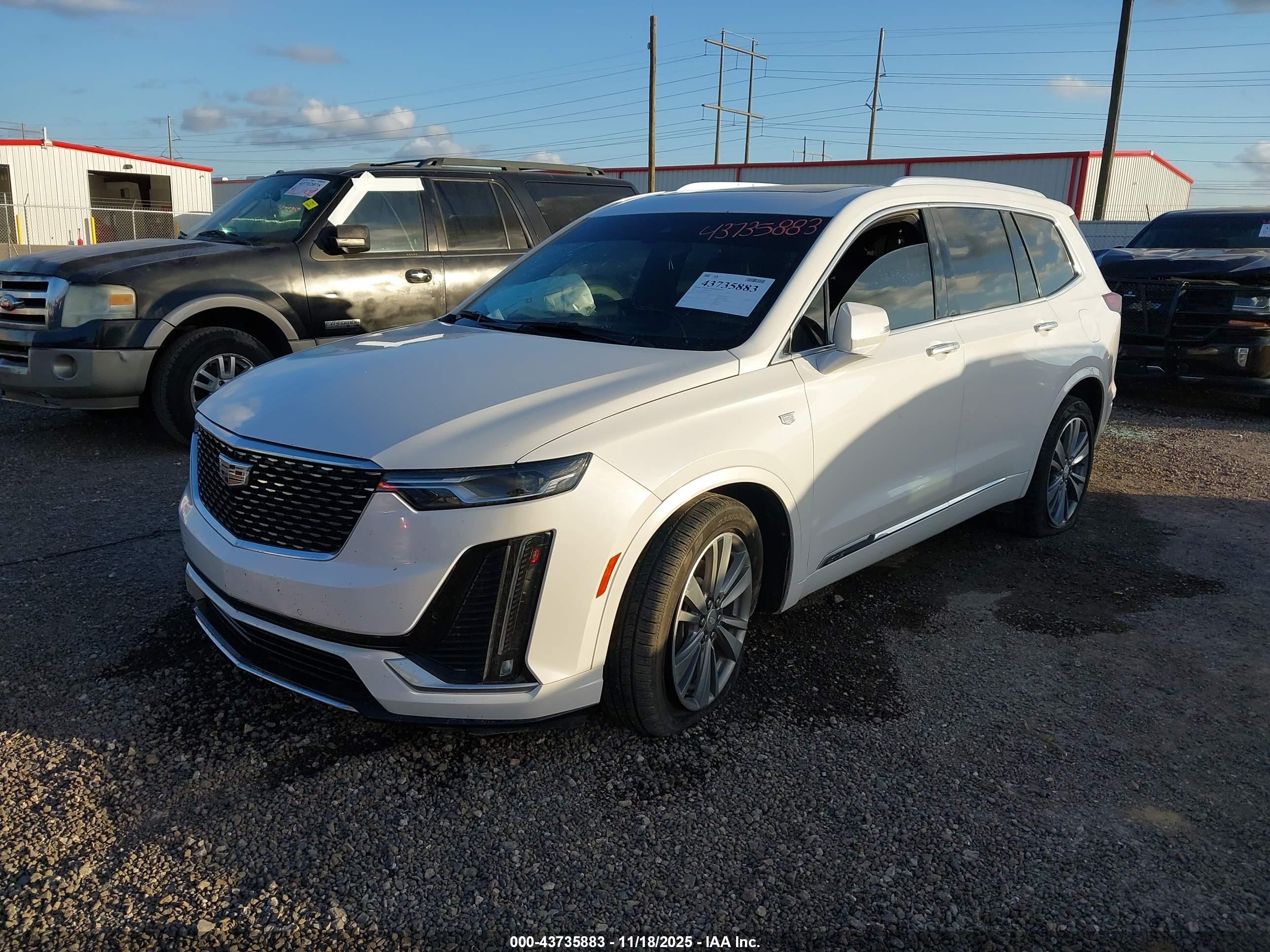 CADILLAC XT6 image 2