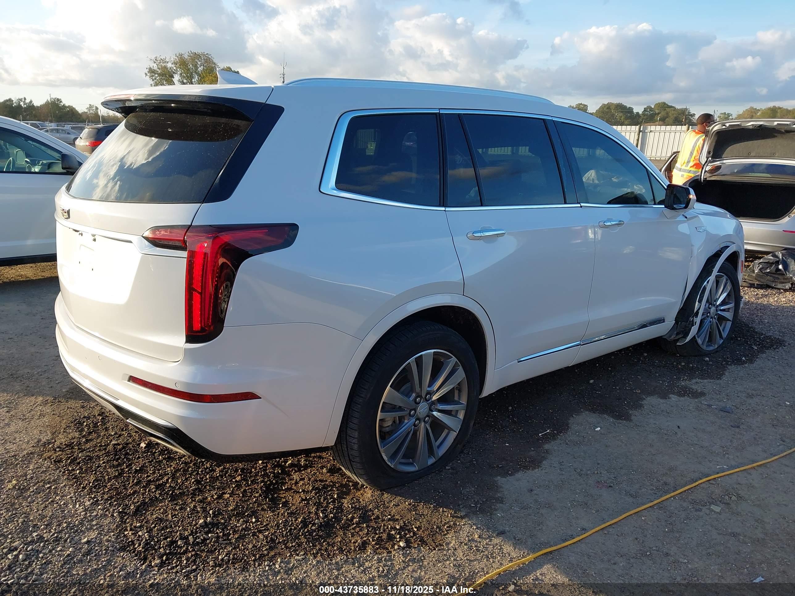 CADILLAC XT6 image 4