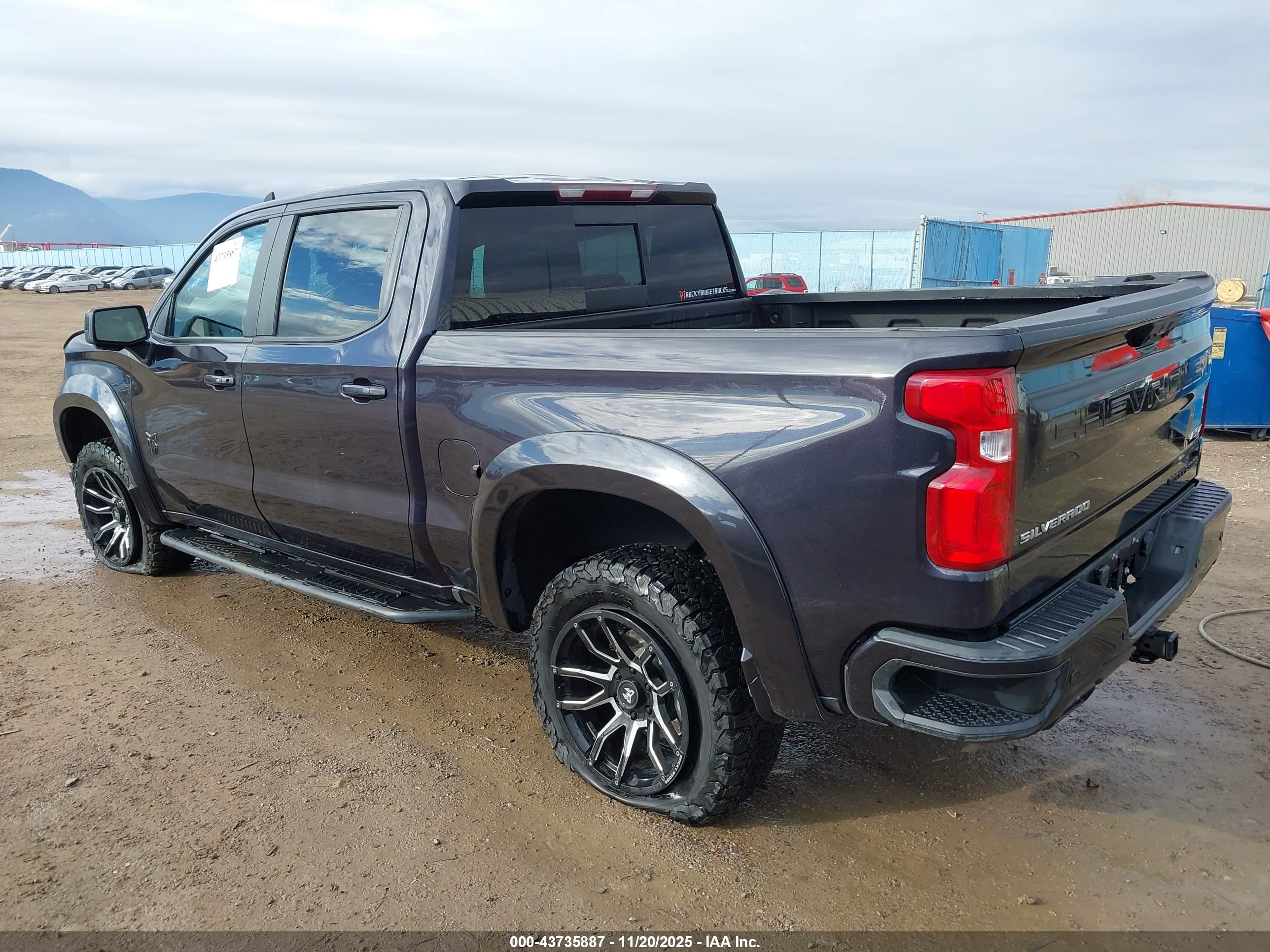 CHEVROLET SILVERADO image 3