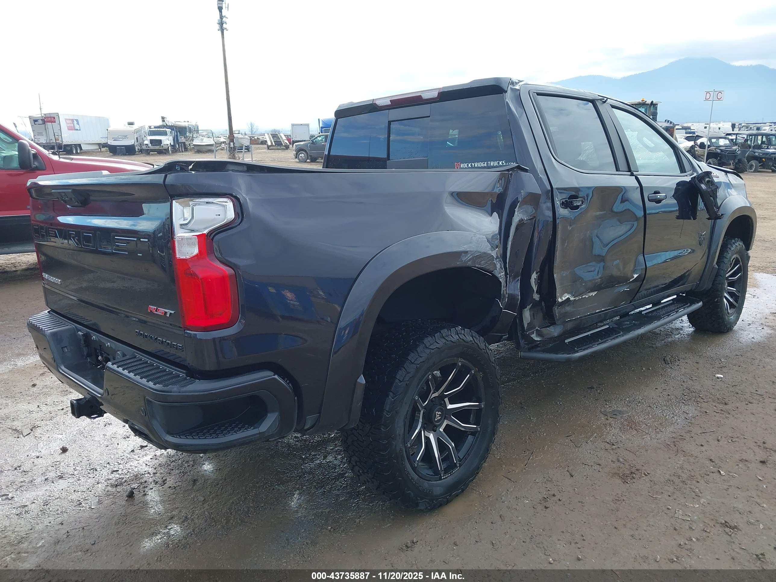 CHEVROLET SILVERADO image 4