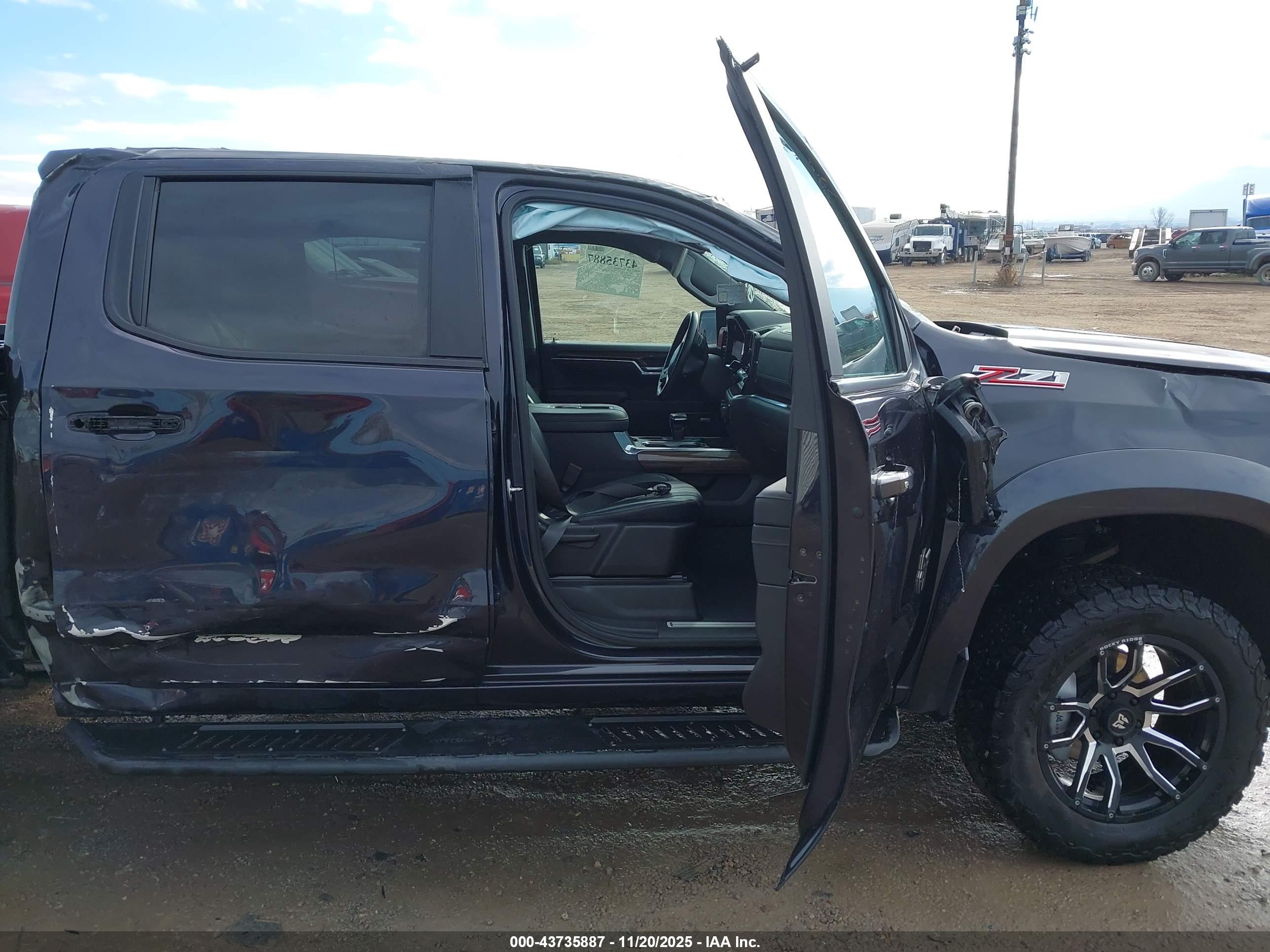 CHEVROLET SILVERADO image 5