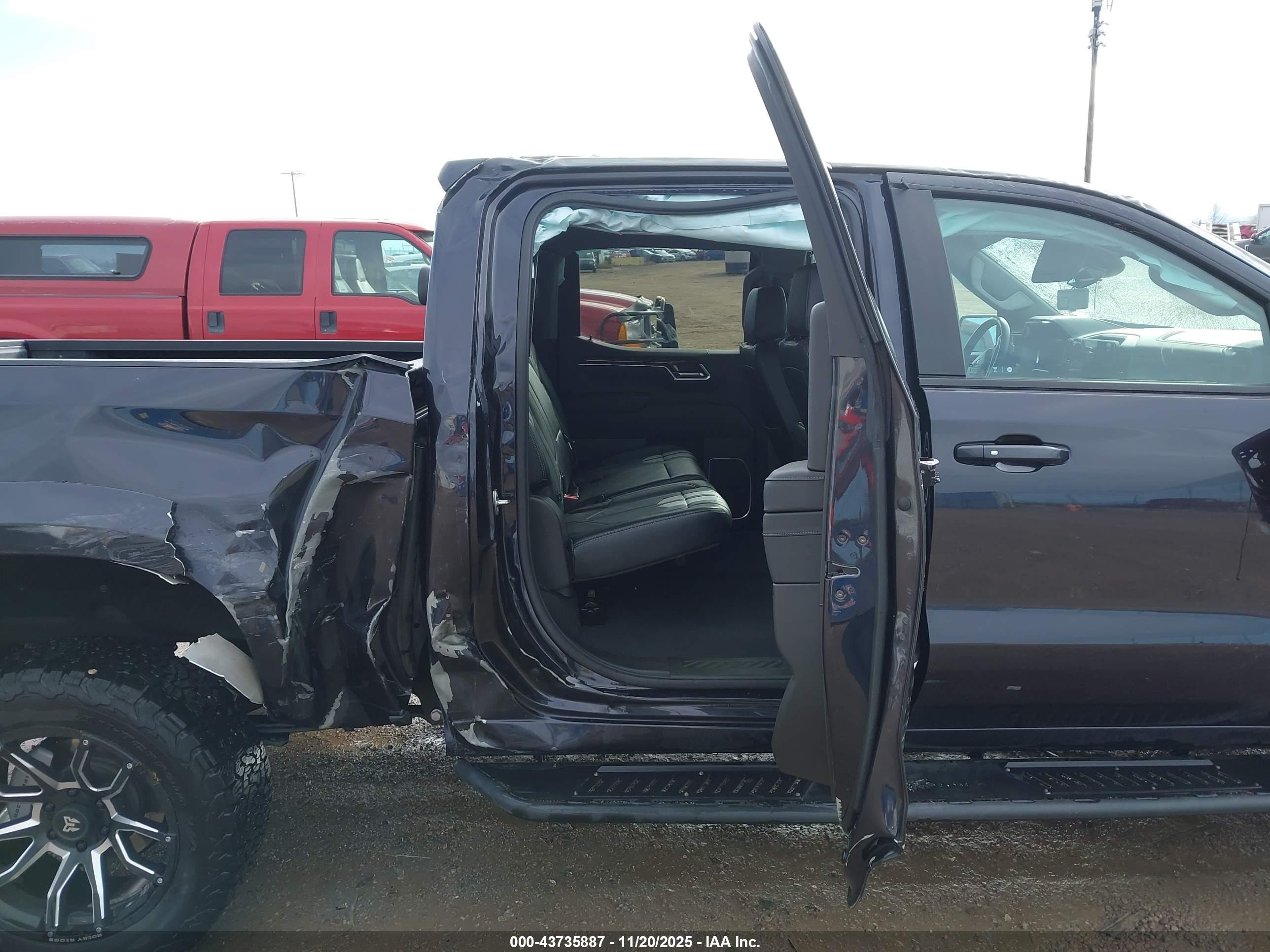 CHEVROLET SILVERADO image 8