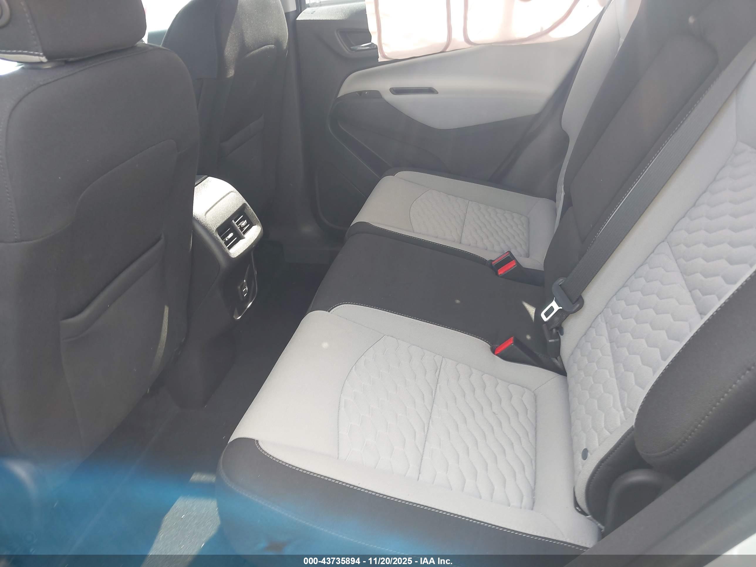 CHEVROLET EQUINOX image 8