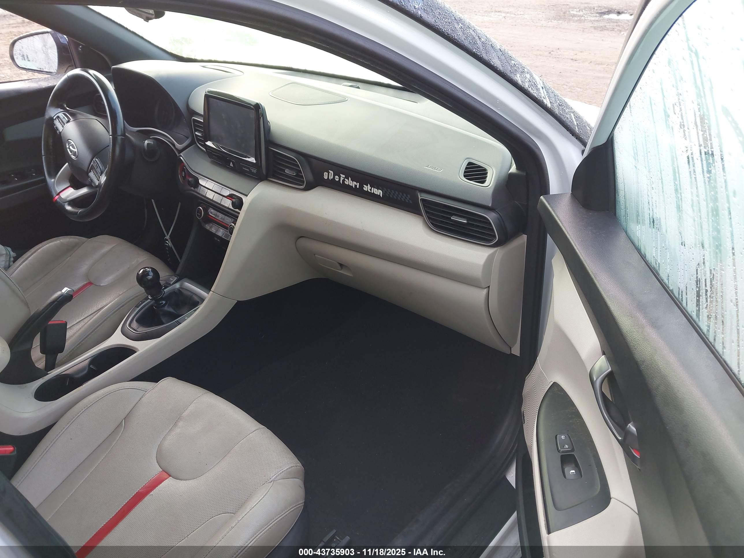HYUNDAI VELOSTER image 5