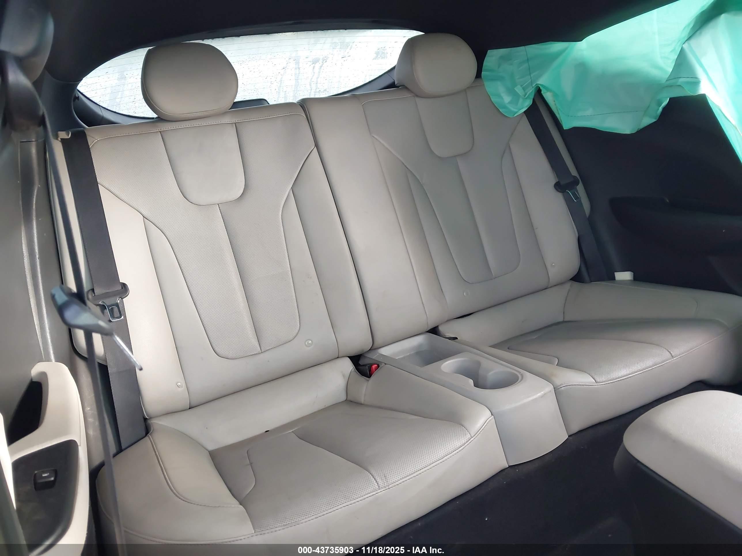 HYUNDAI VELOSTER image 8