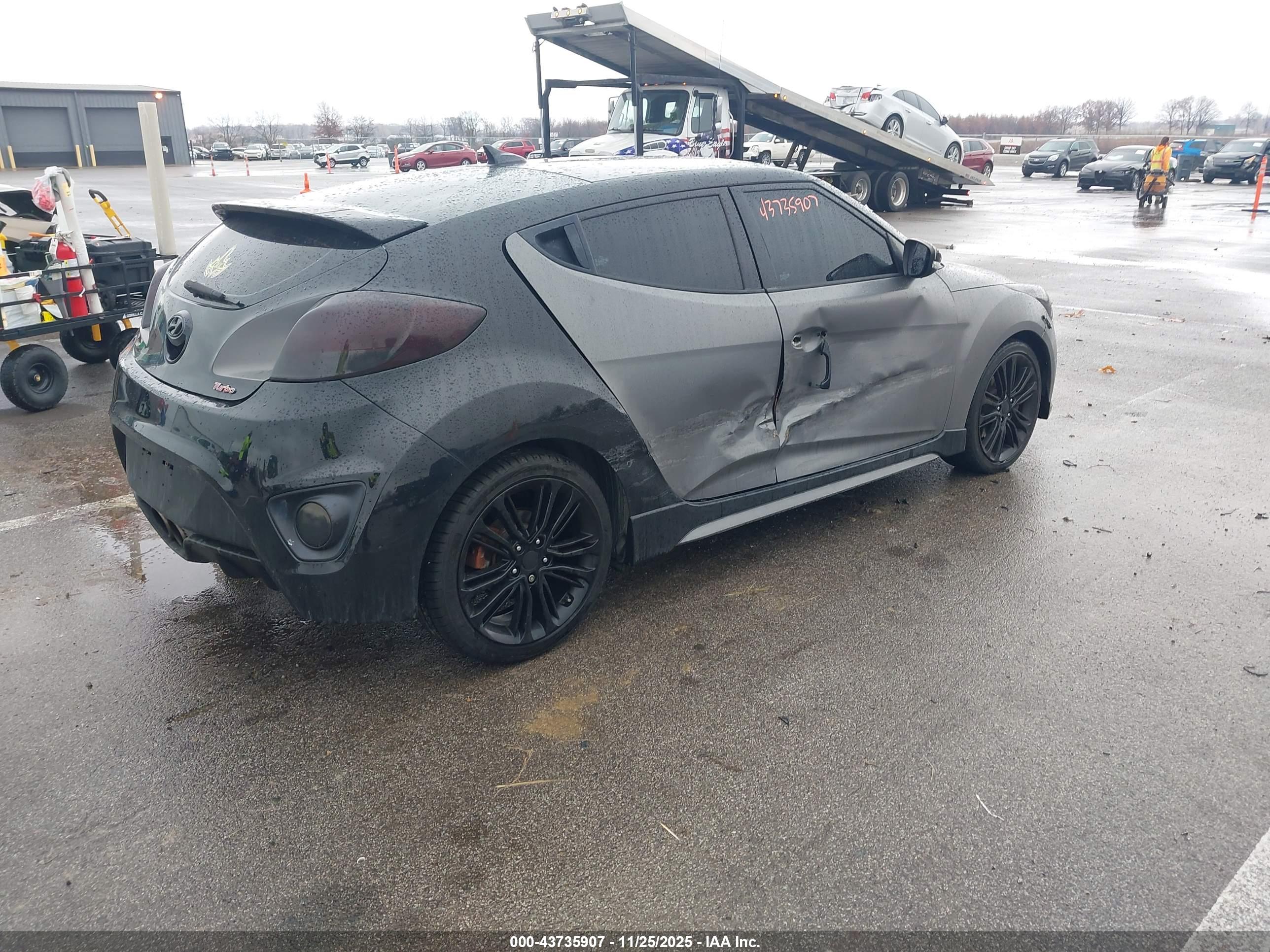 HYUNDAI VELOSTER image 4