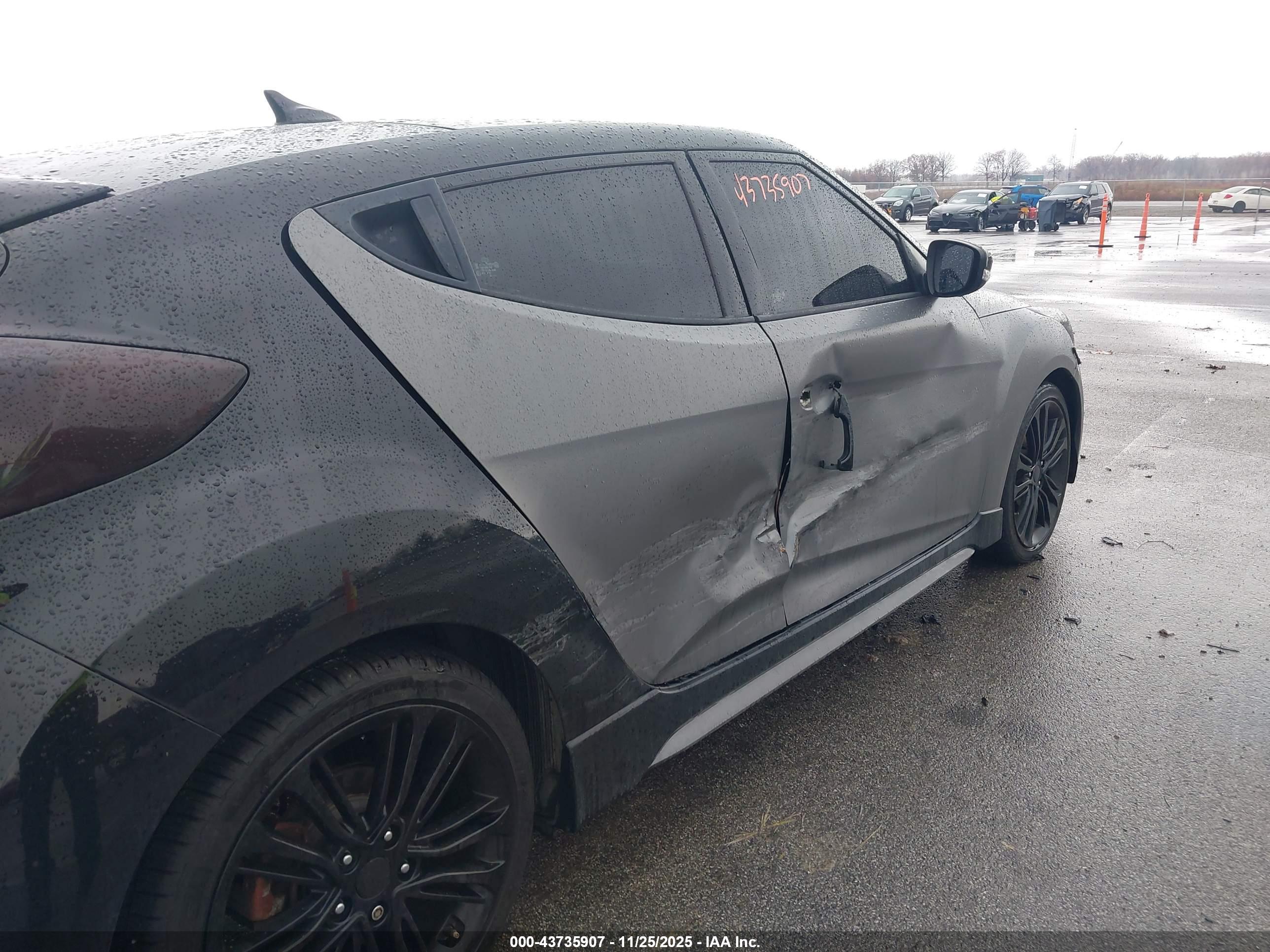HYUNDAI VELOSTER image 6