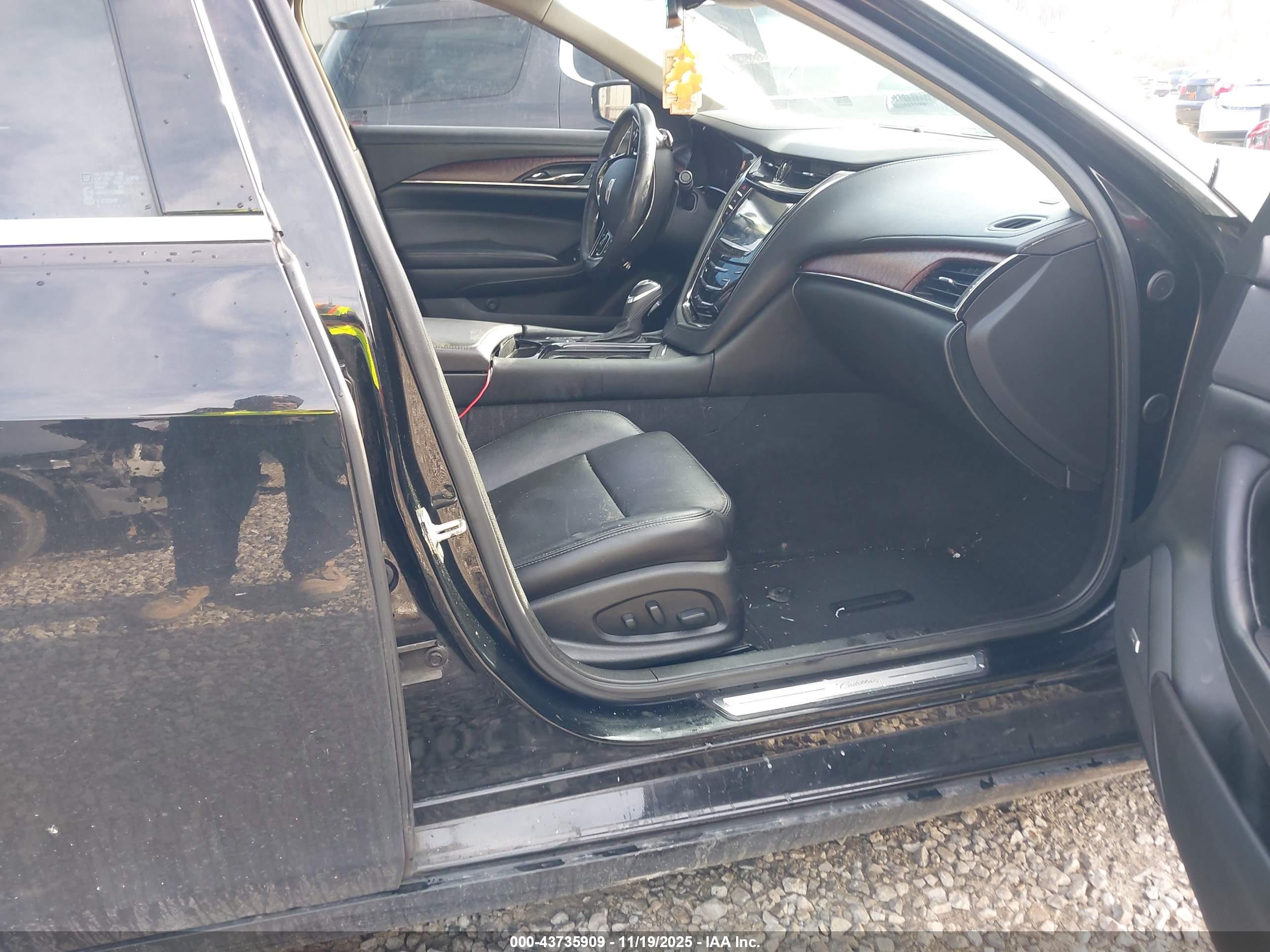 CADILLAC CTS image 5