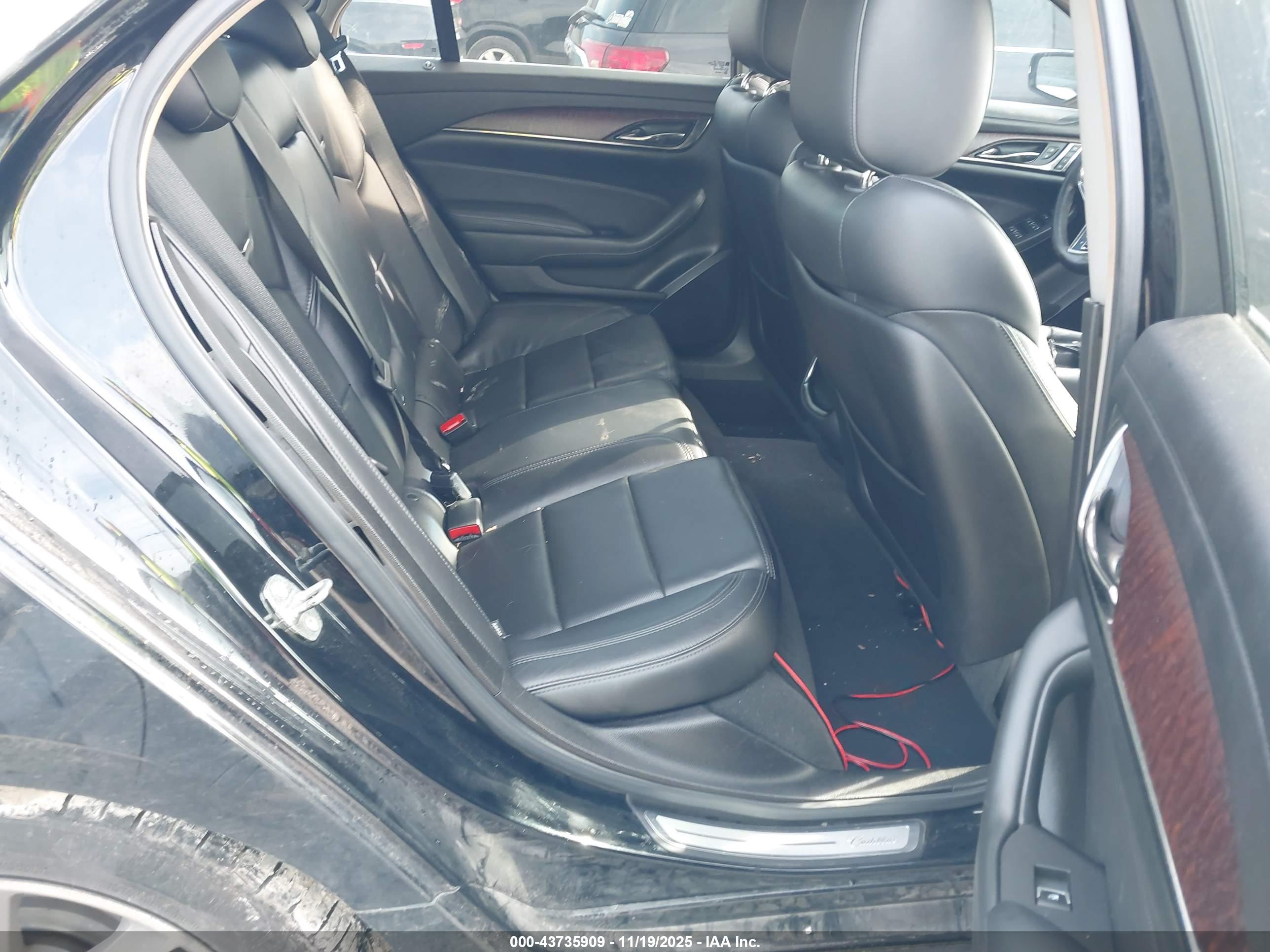 CADILLAC CTS image 8
