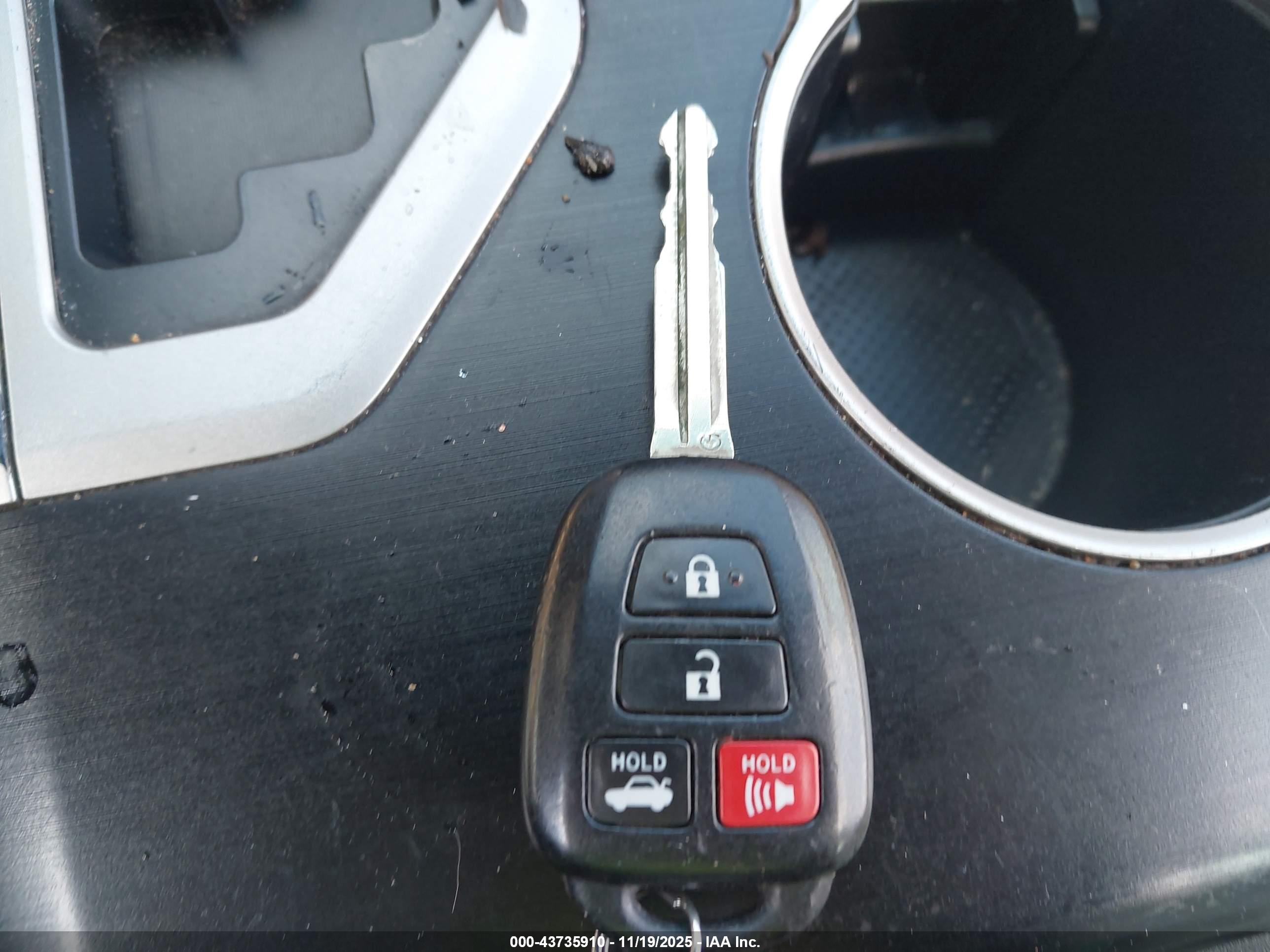 TOYOTA CAMRY image 11