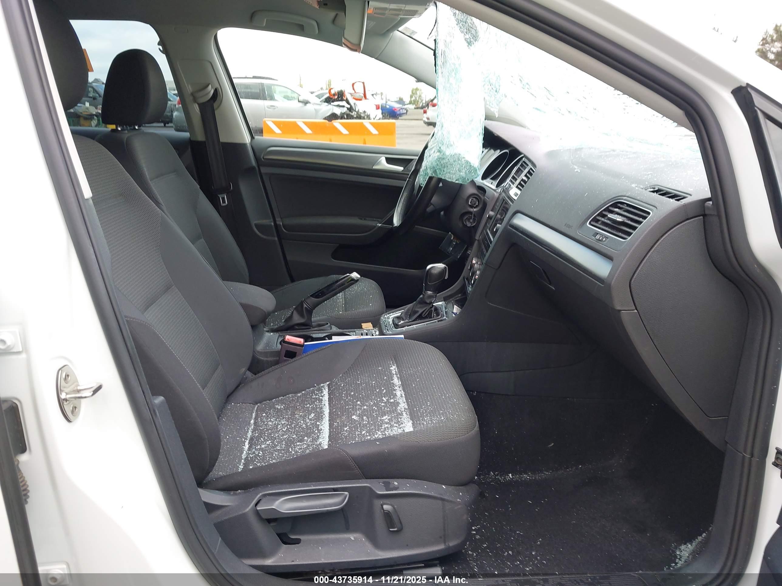 VOLKSWAGEN GOLF image 5