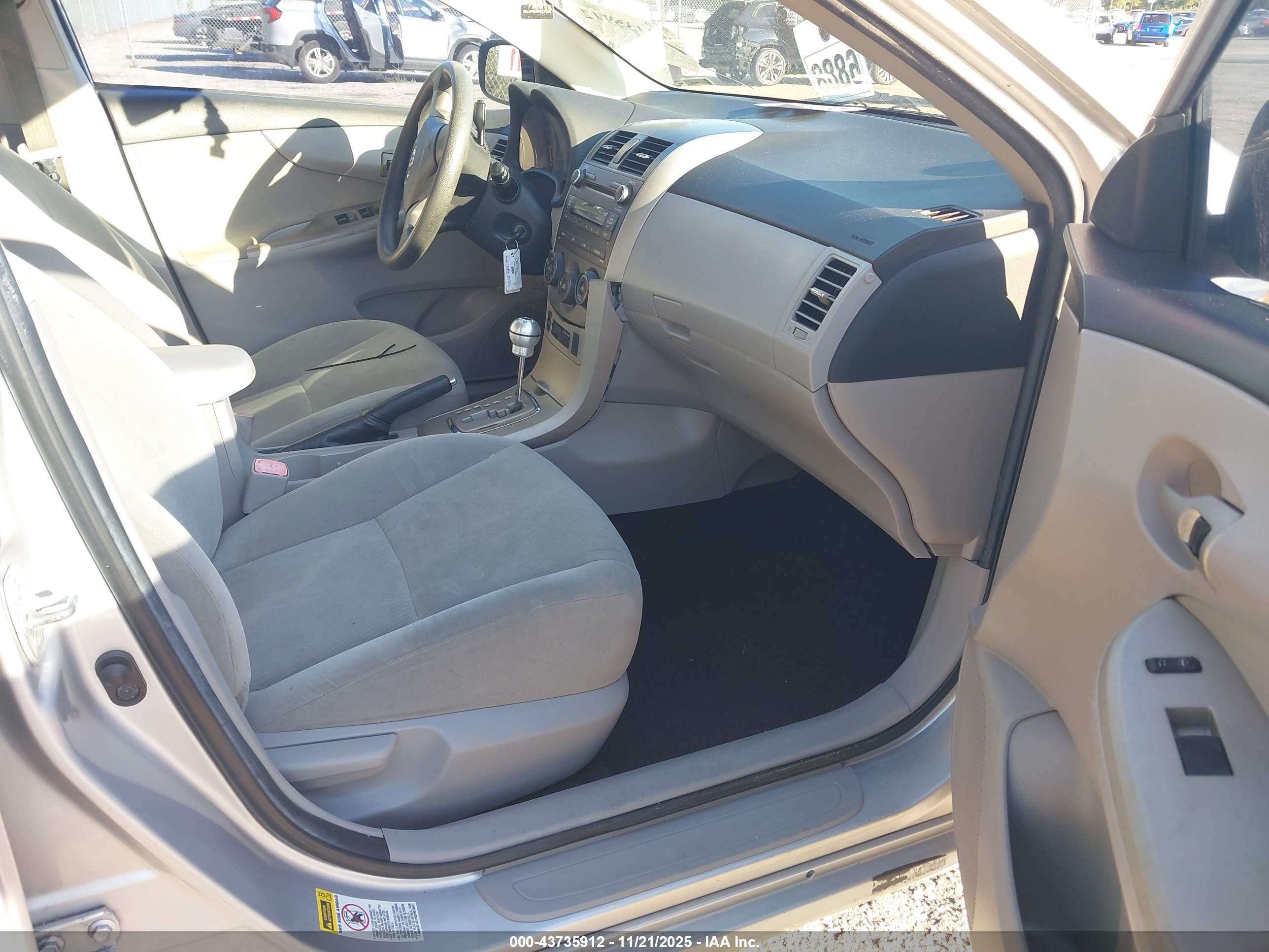 TOYOTA COROLLA image 5