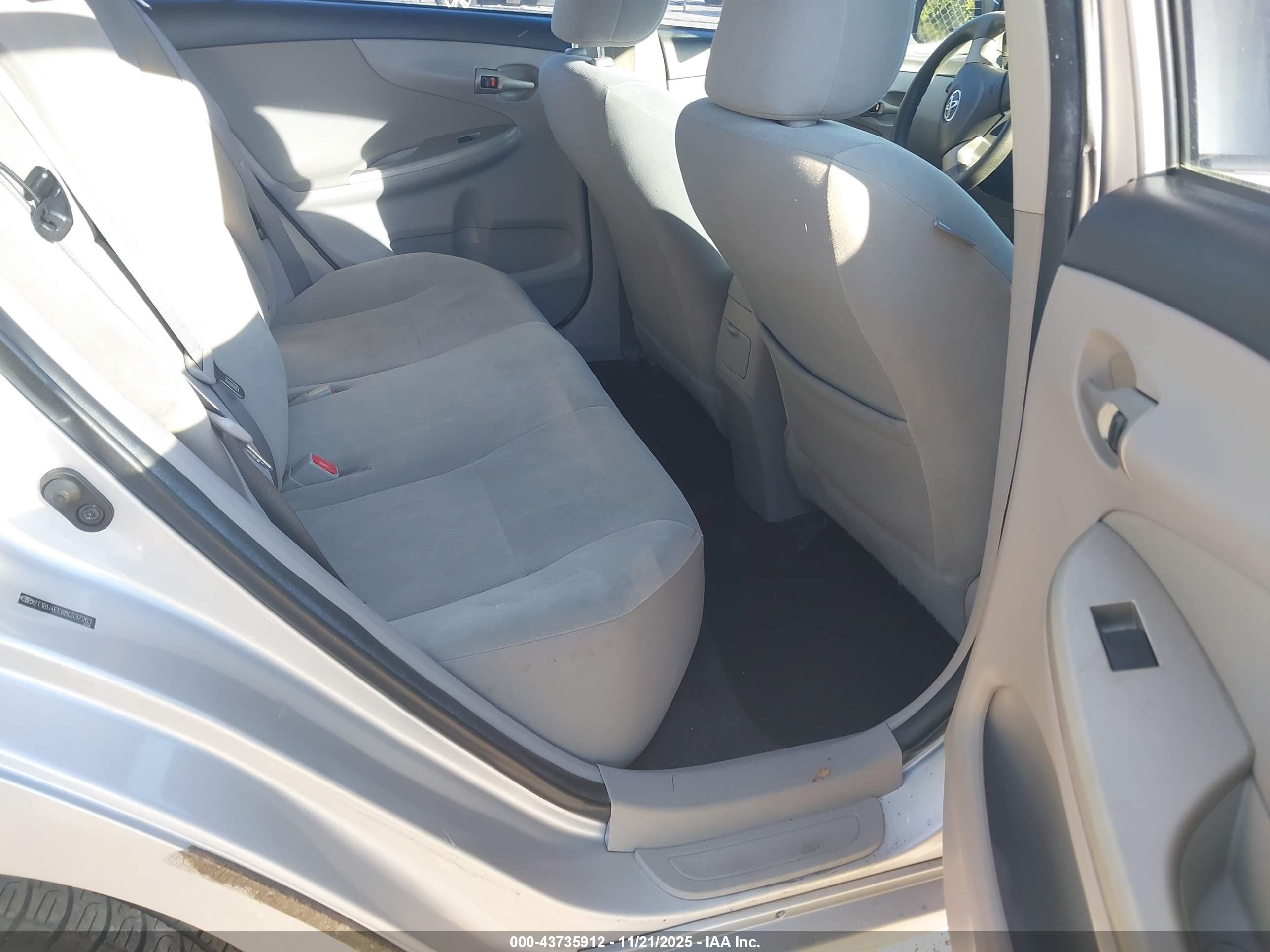 TOYOTA COROLLA image 8