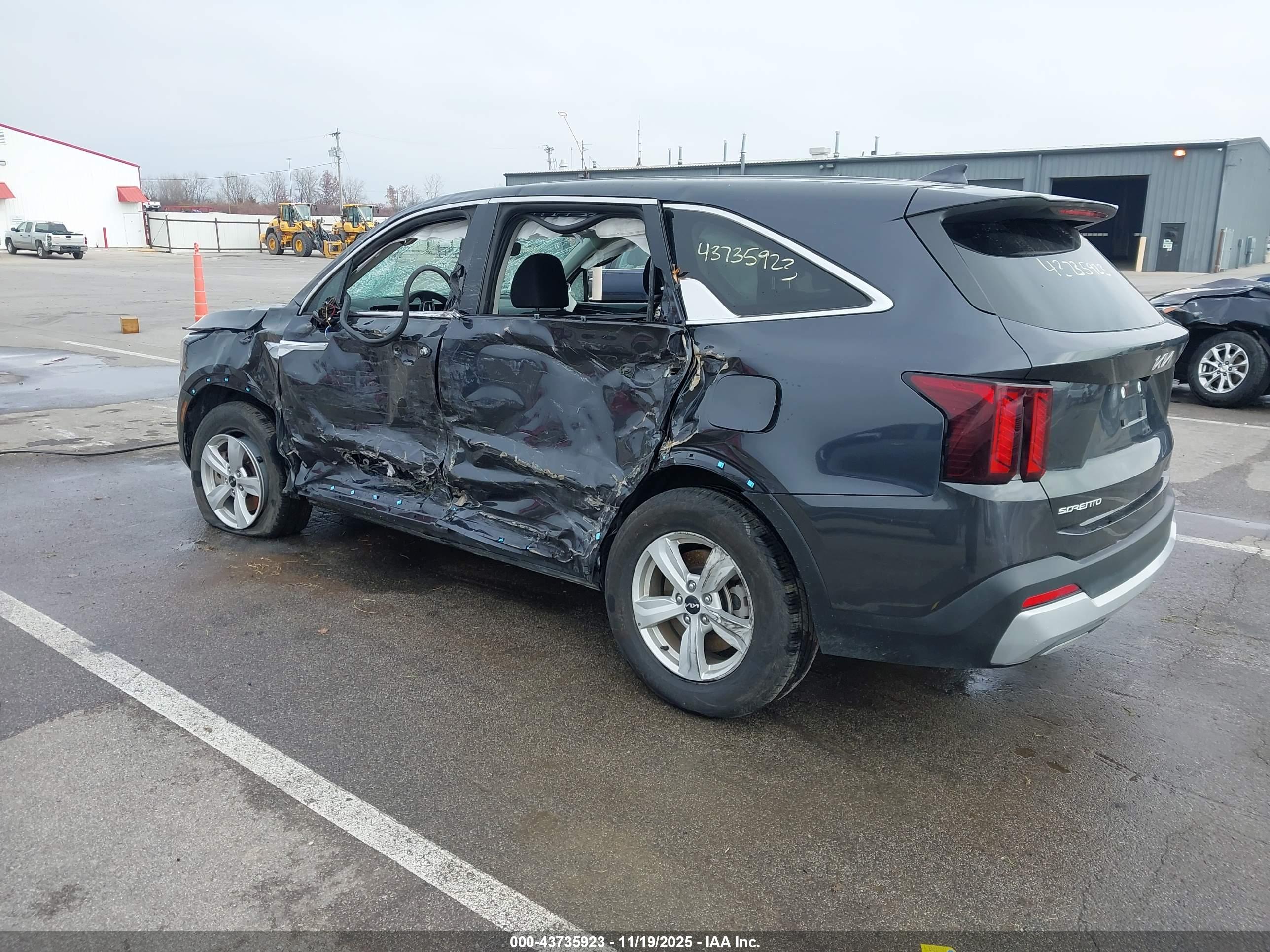 KIA SORENTO image 3