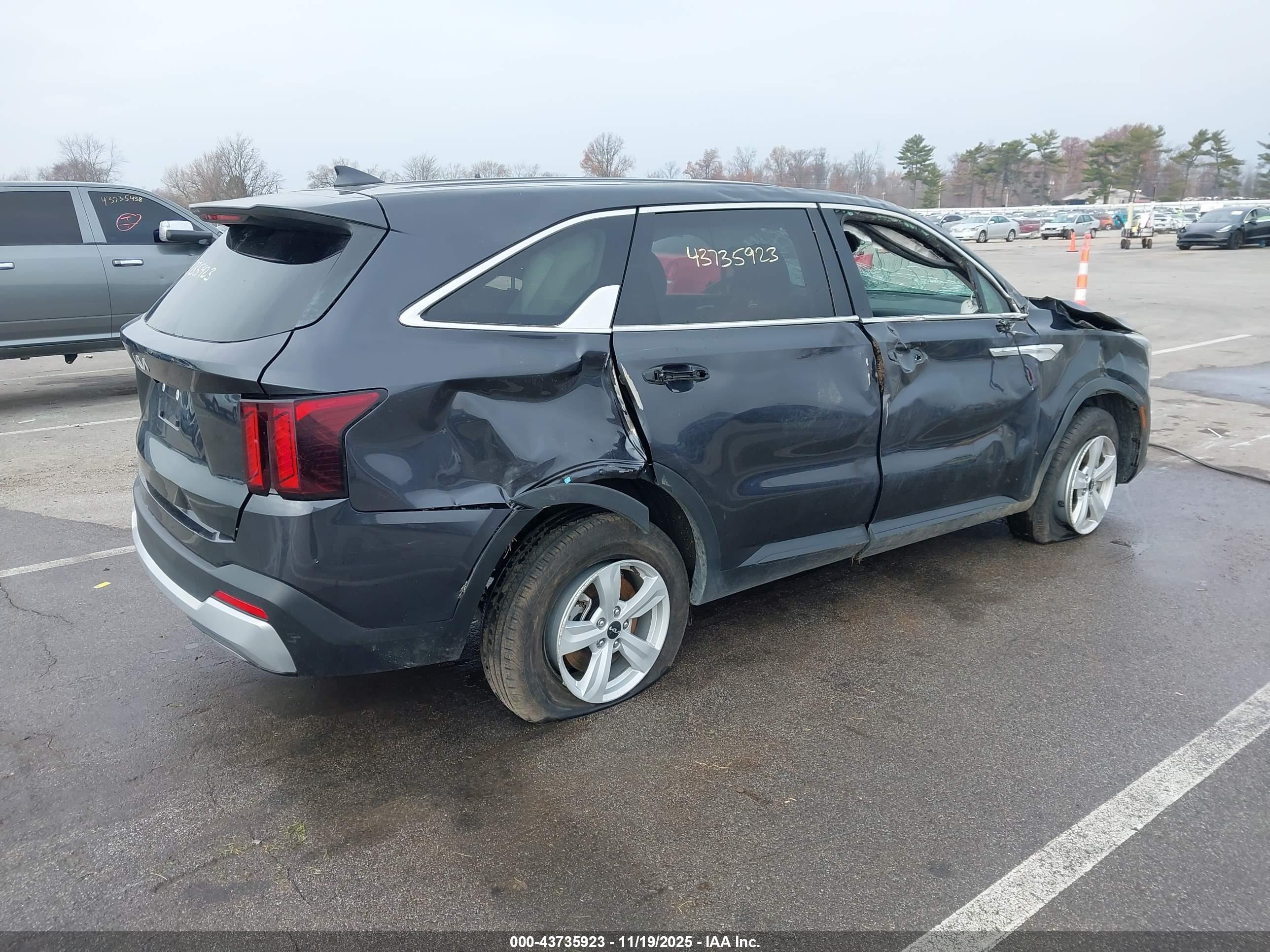 KIA SORENTO image 4