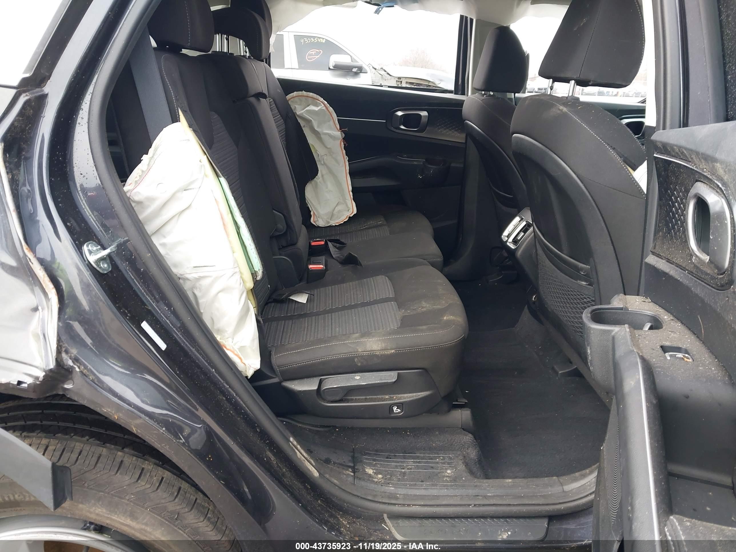 KIA SORENTO image 8