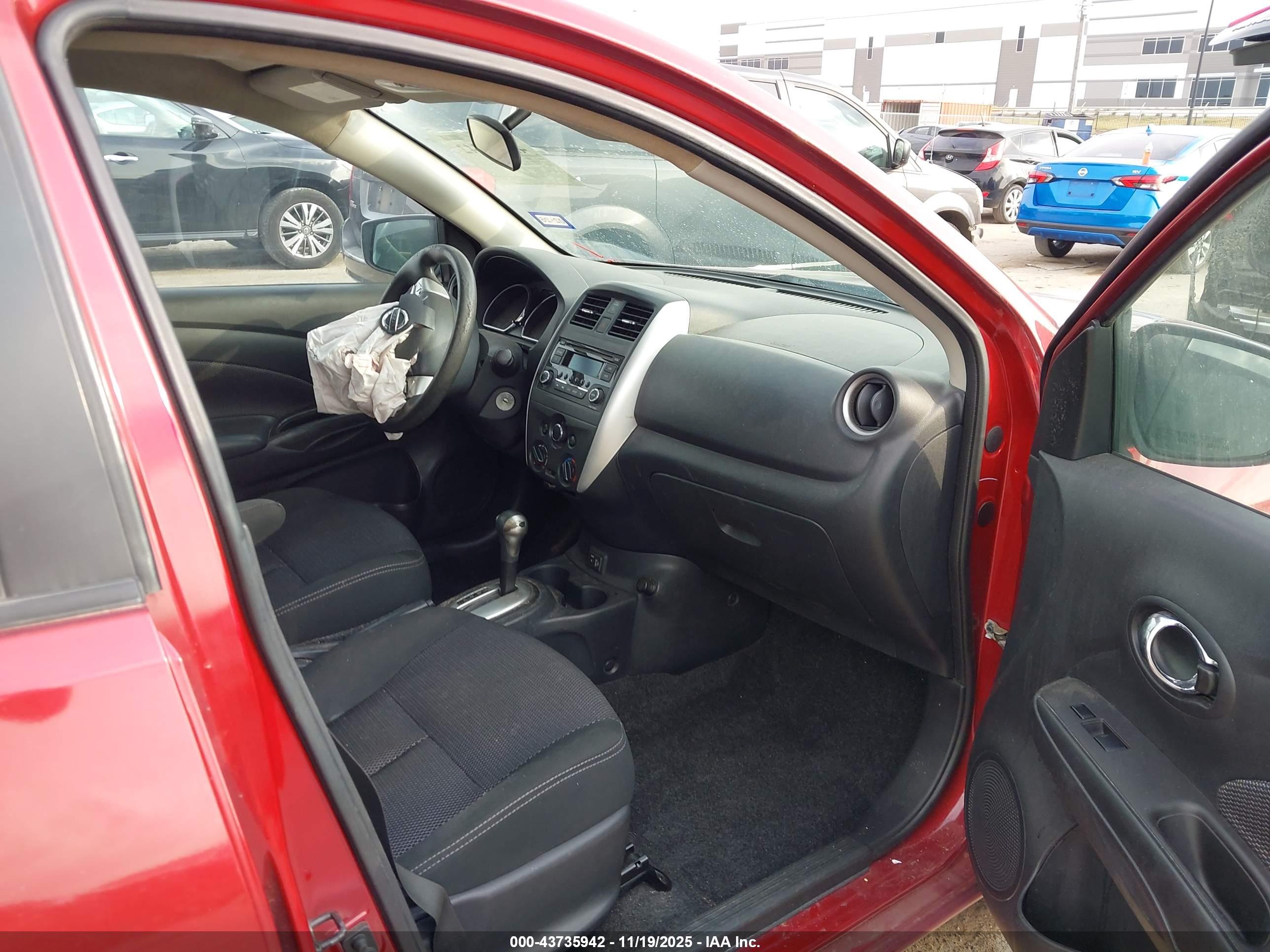 NISSAN VERSA image 5