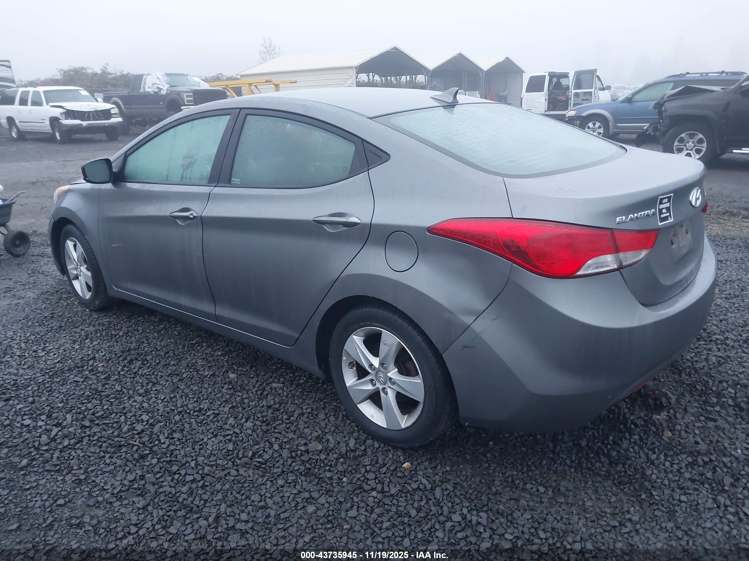 HYUNDAI ELANTRA image 3