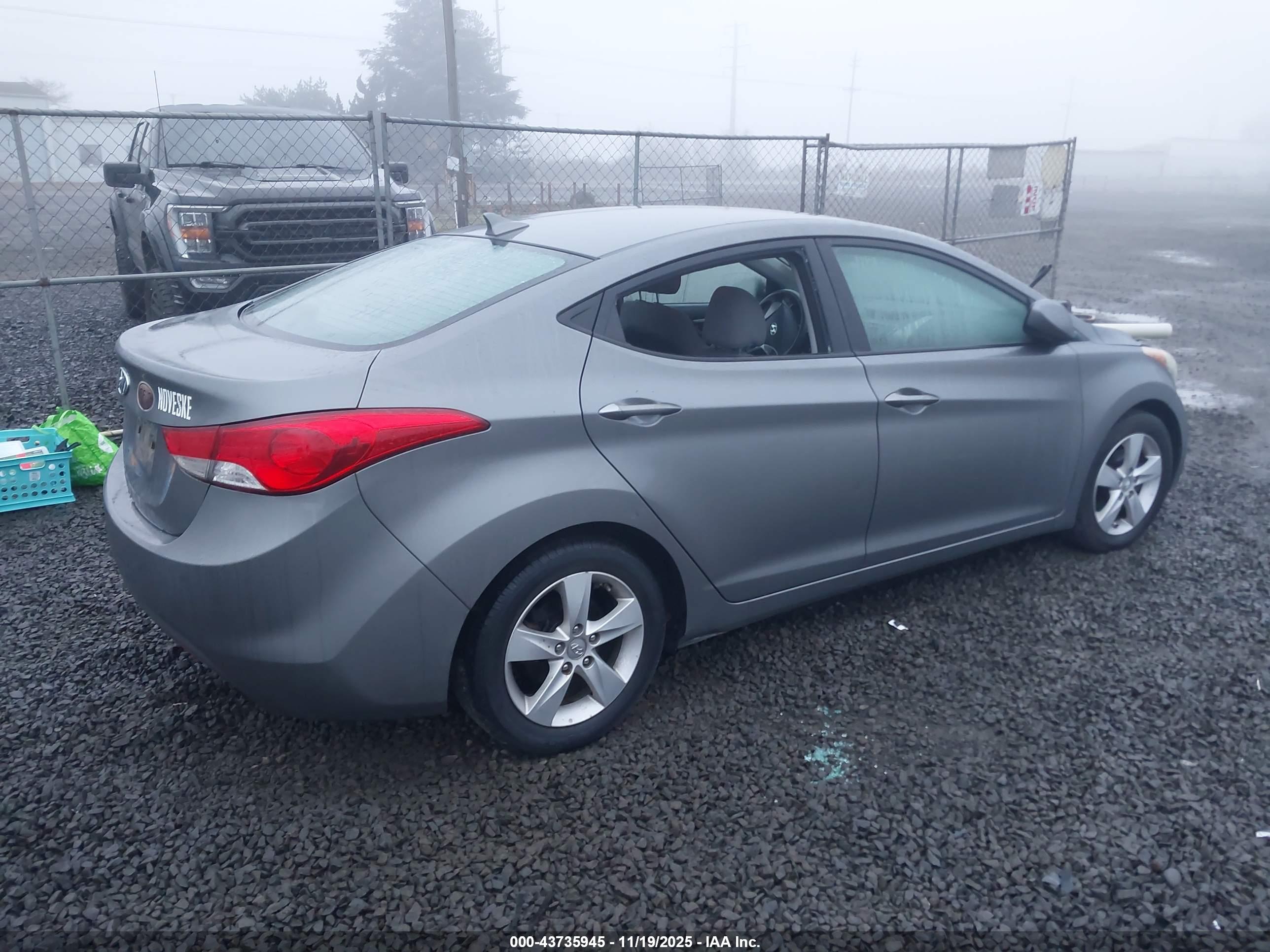 HYUNDAI ELANTRA image 4