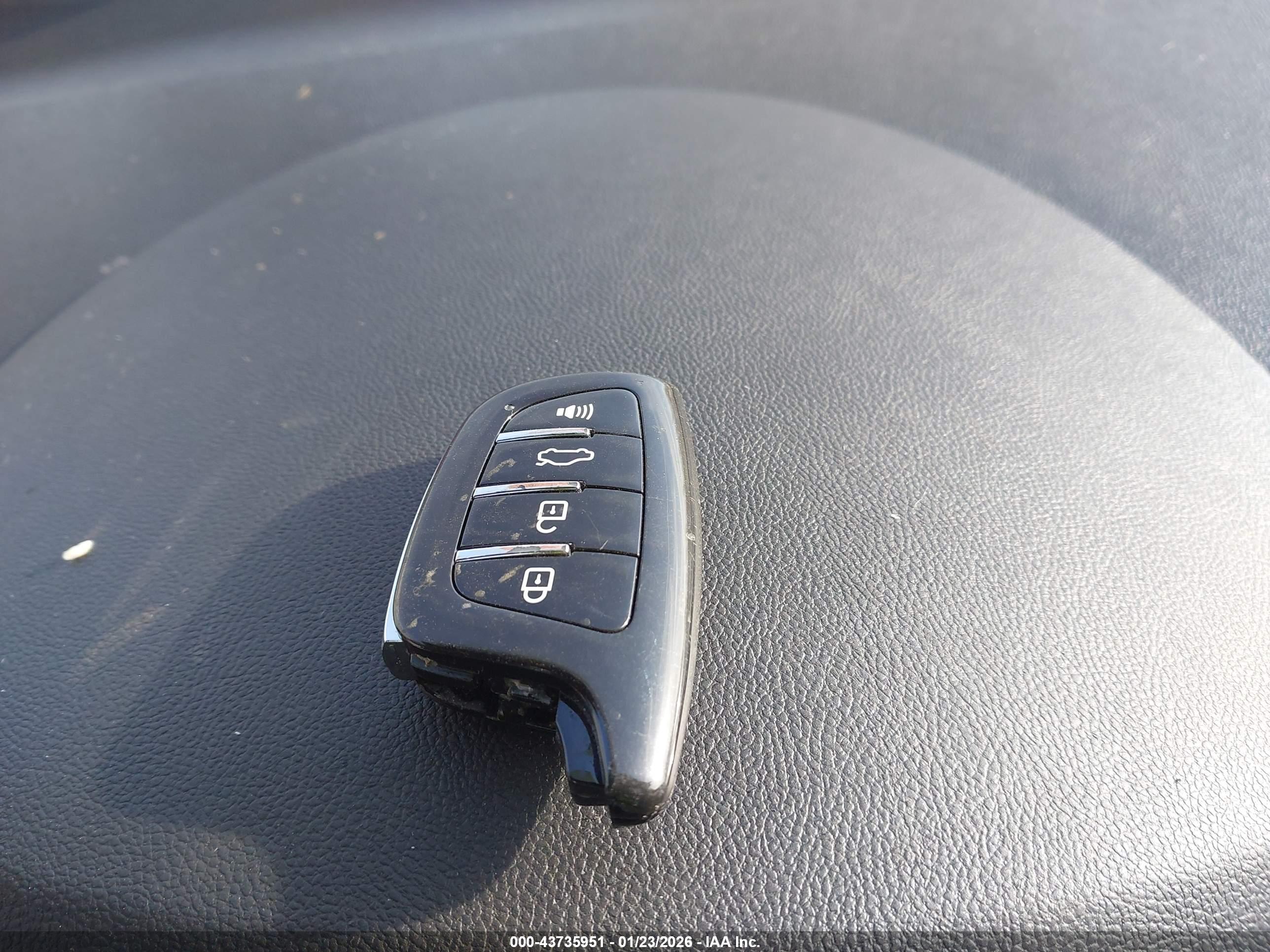 MITSUBISHI OUTLANDER image 11