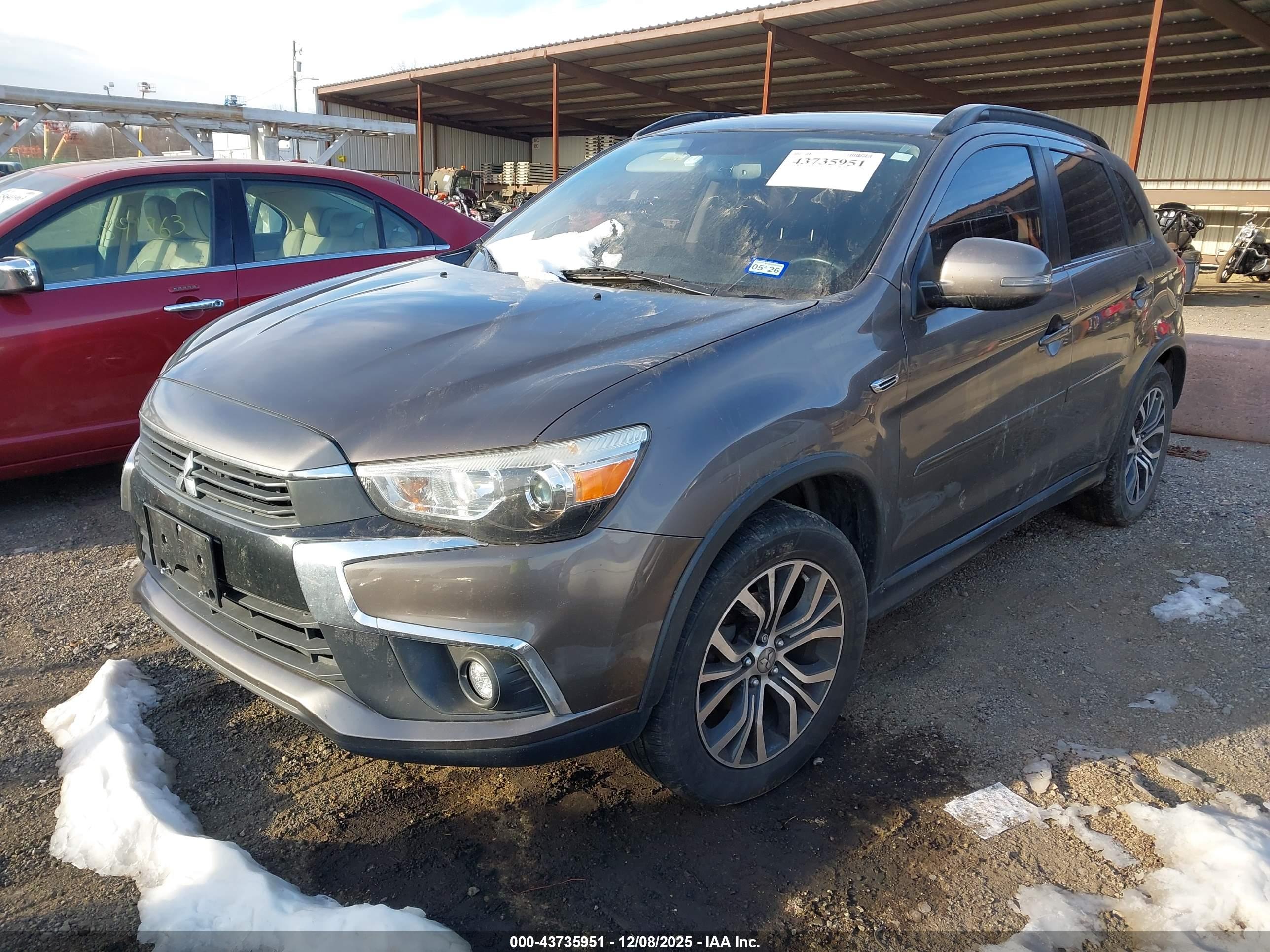 MITSUBISHI OUTLANDER image 2
